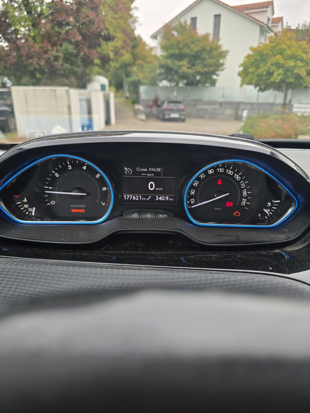 PEUGEOT 2008 1.2 VTI Active-image-10