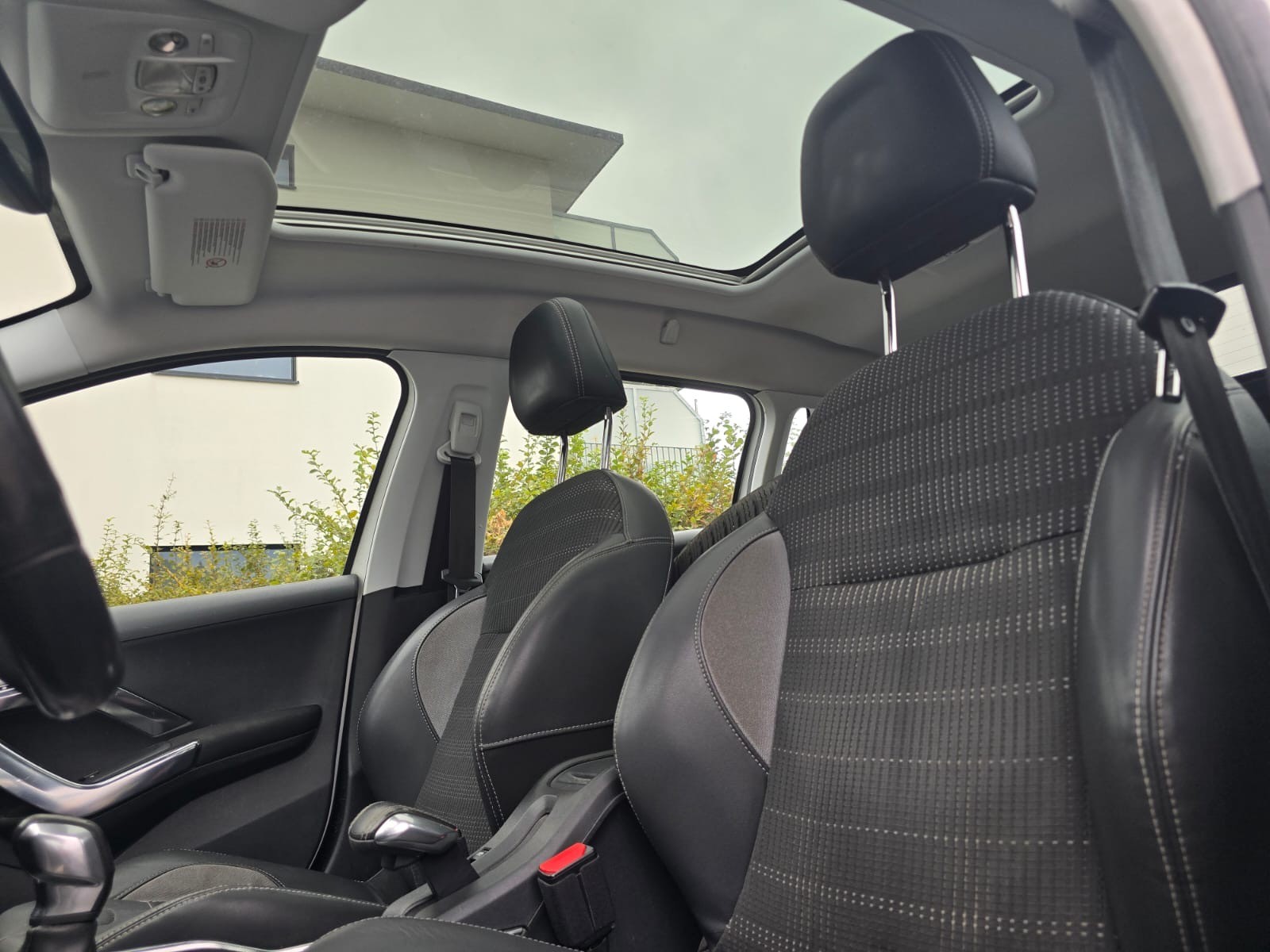 PEUGEOT 2008 1.2 VTI Active-image-6