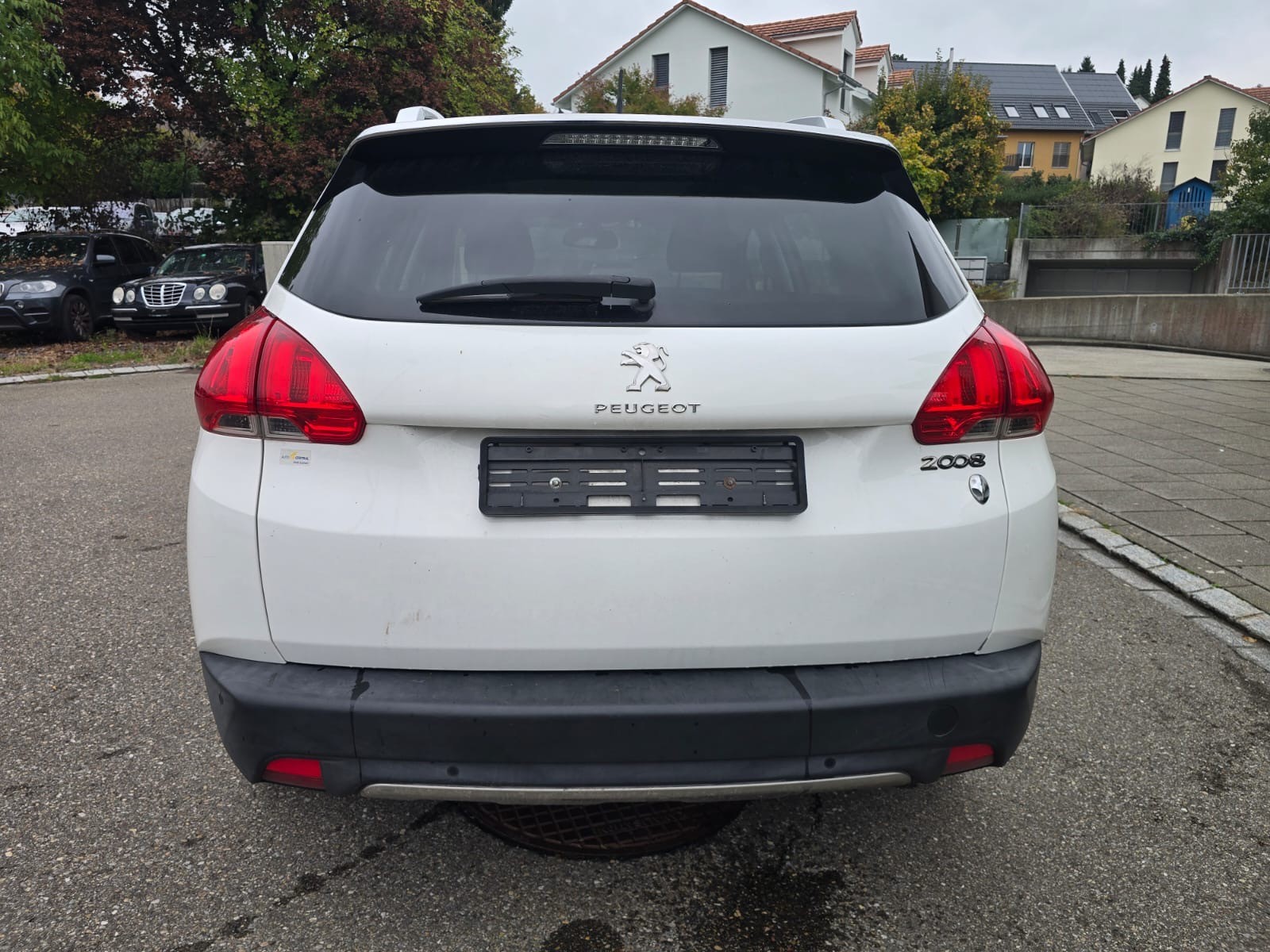 PEUGEOT 2008 1.2 VTI Active-image-3