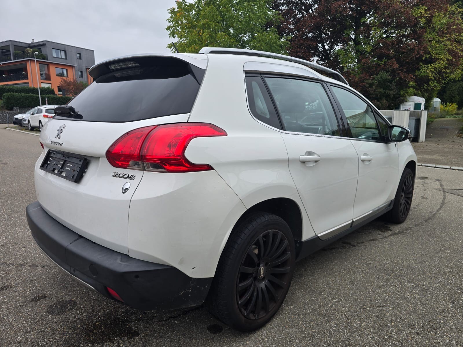 PEUGEOT 2008 1.2 VTI Active-image-5