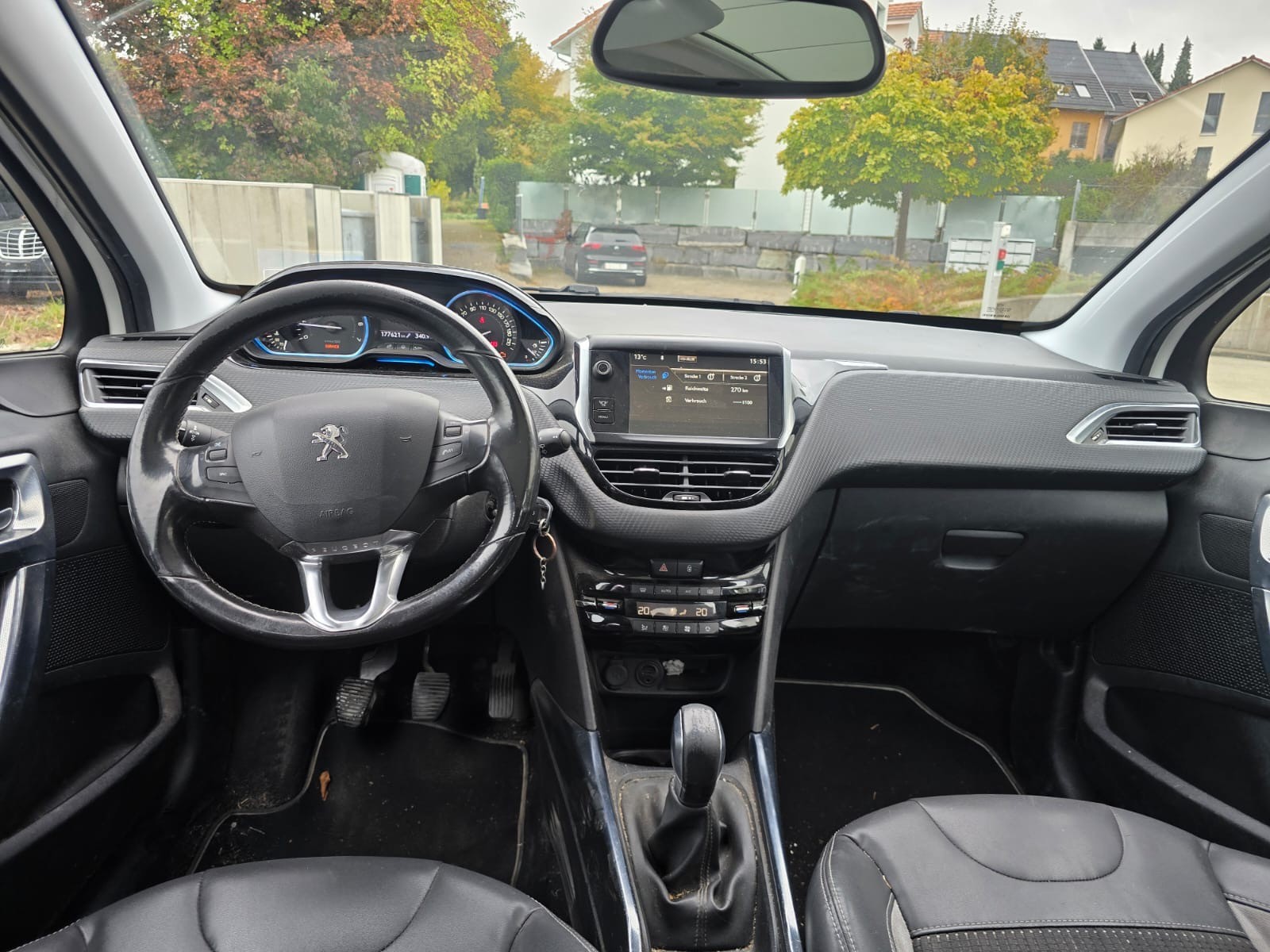 PEUGEOT 2008 1.2 VTI Active-image-8