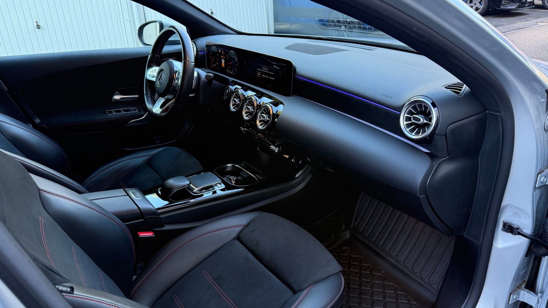 MERCEDES-BENZ A 220 AMG Line 7G-DCT-image-14