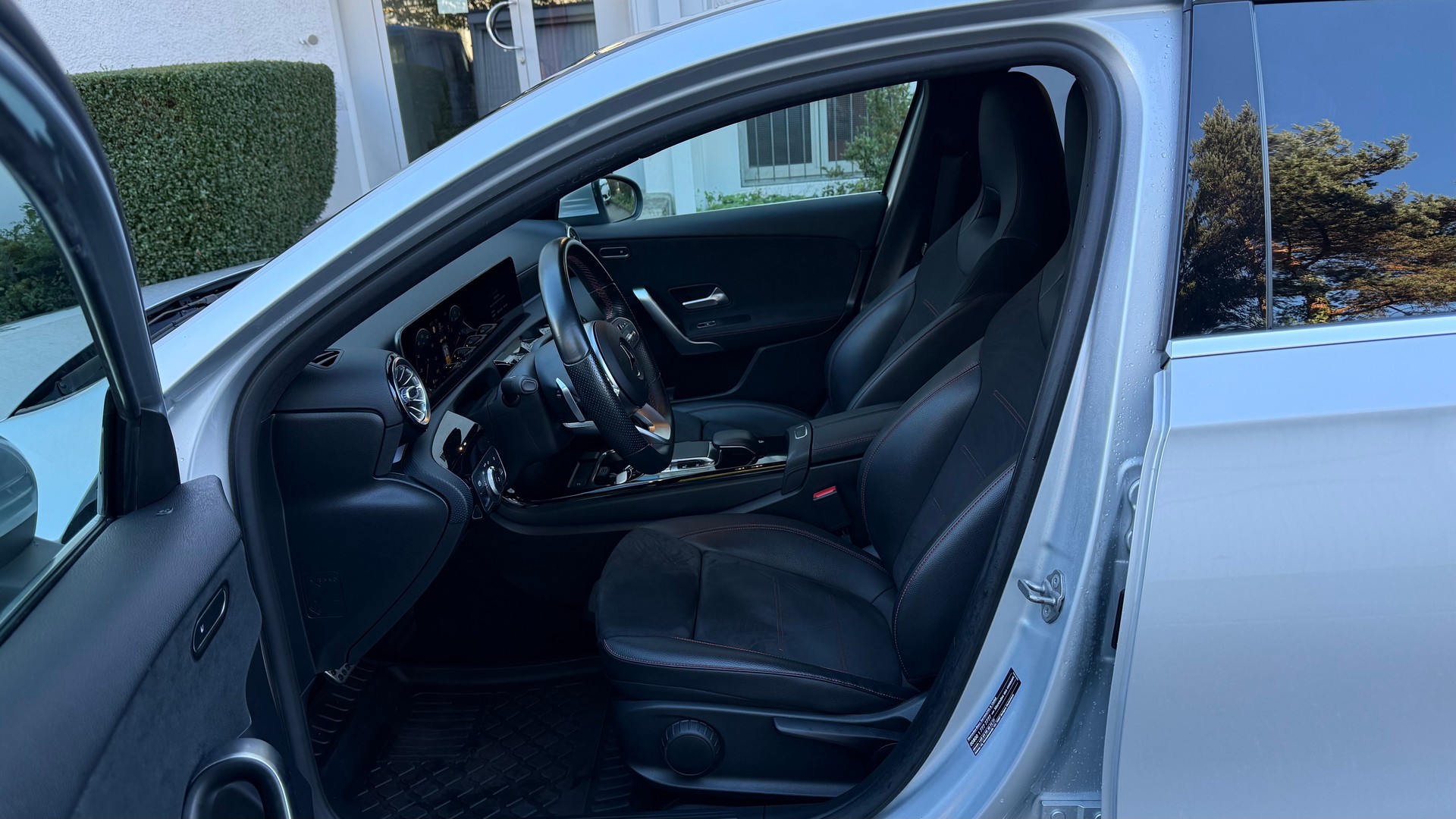 MERCEDES-BENZ A 220 AMG Line 7G-DCT-image-11
