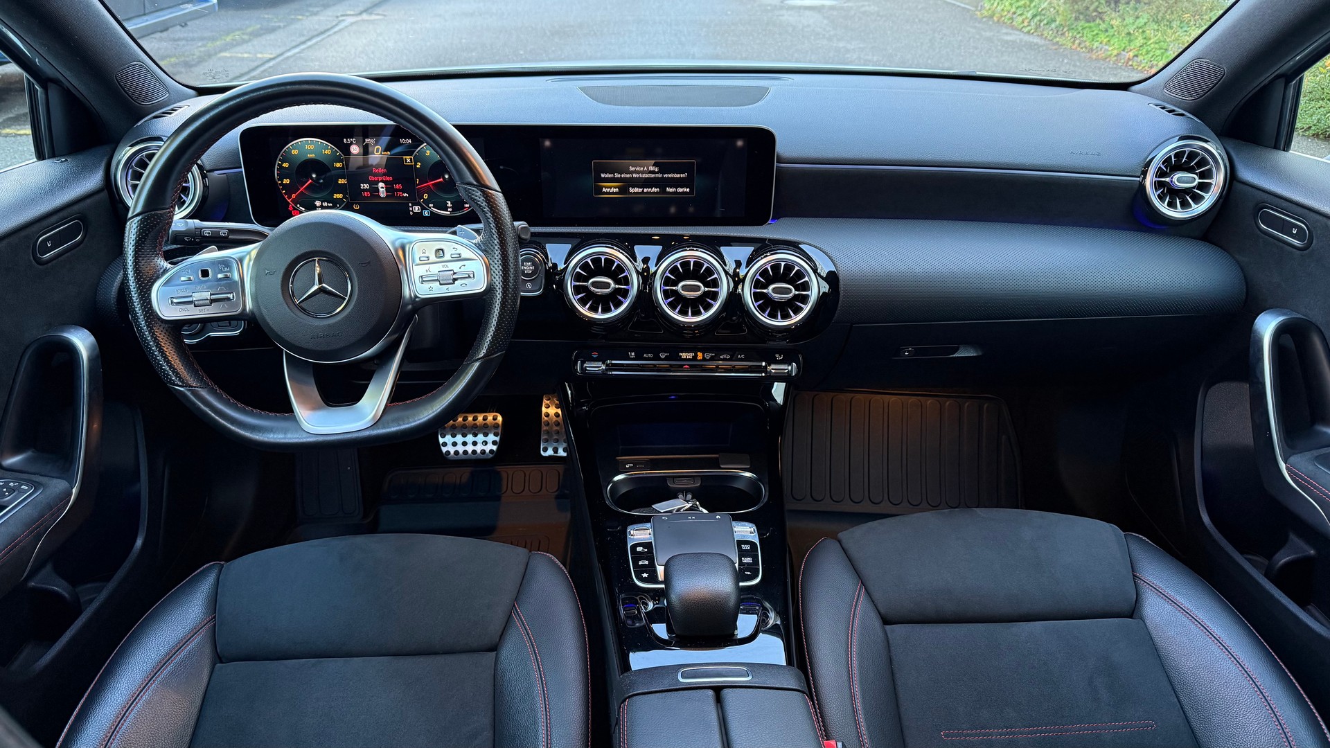 MERCEDES-BENZ A 220 AMG Line 7G-DCT-image-12