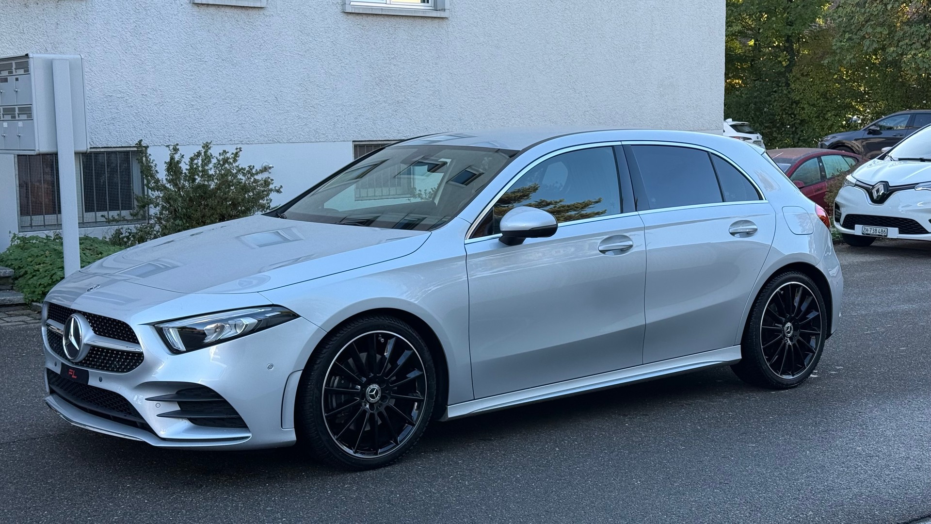 MERCEDES-BENZ A 220 AMG Line 7G-DCT-image-2