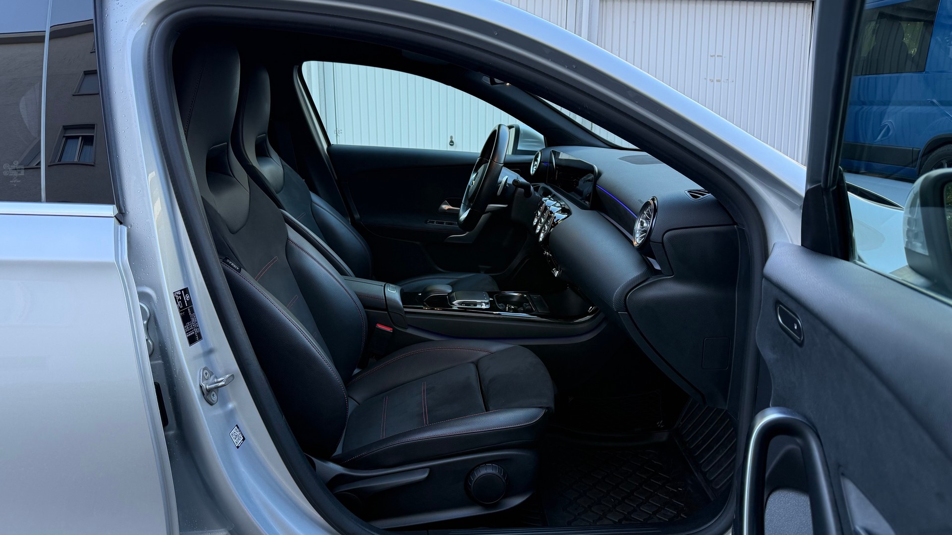 MERCEDES-BENZ A 220 AMG Line 7G-DCT-image-13