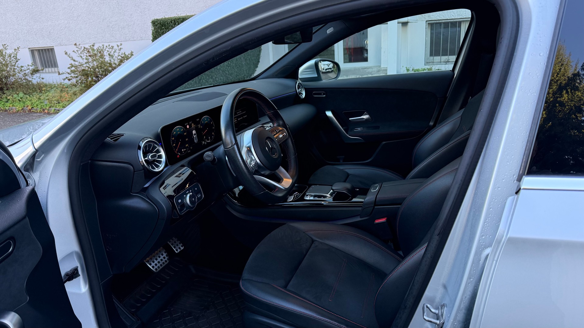 MERCEDES-BENZ A 220 AMG Line 7G-DCT-image-10