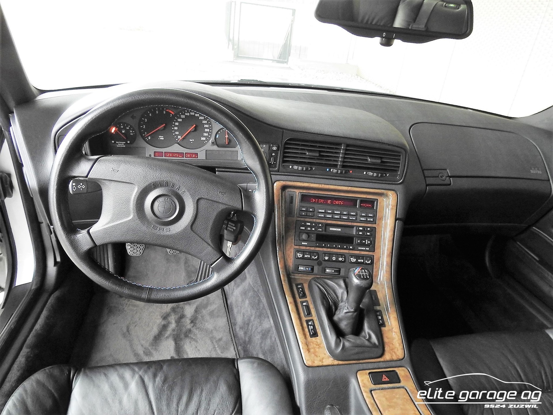 BMW 850CSi-image-6