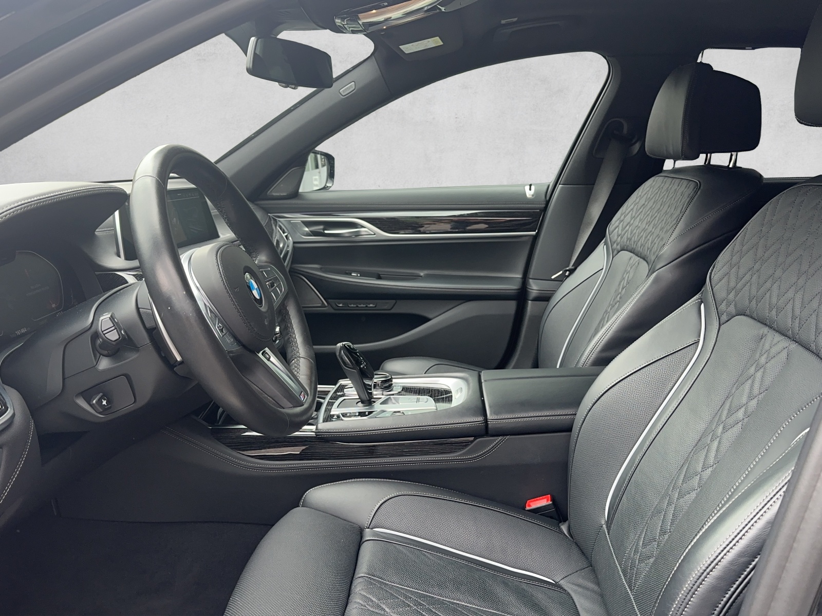 BMW 750i xDrive Steptronic-image-4