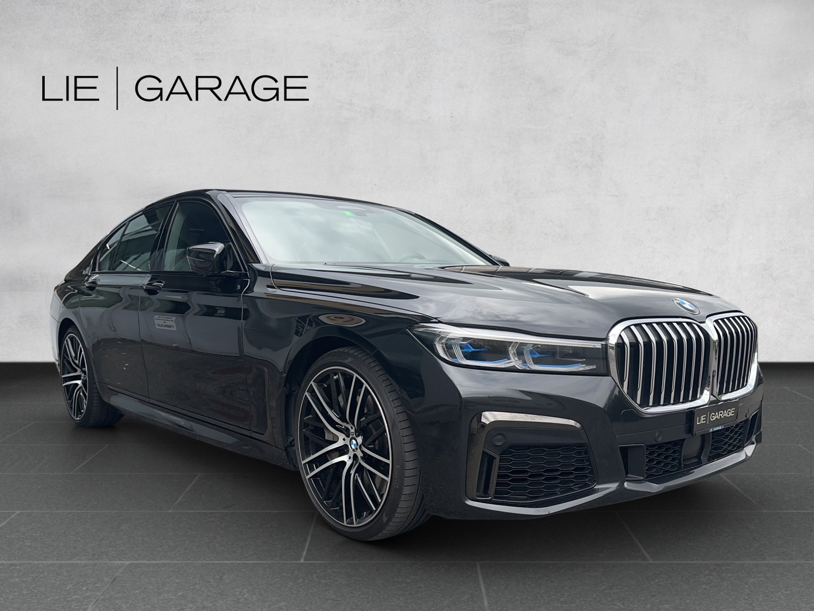 BMW 750i xDrive Steptronic-image-3