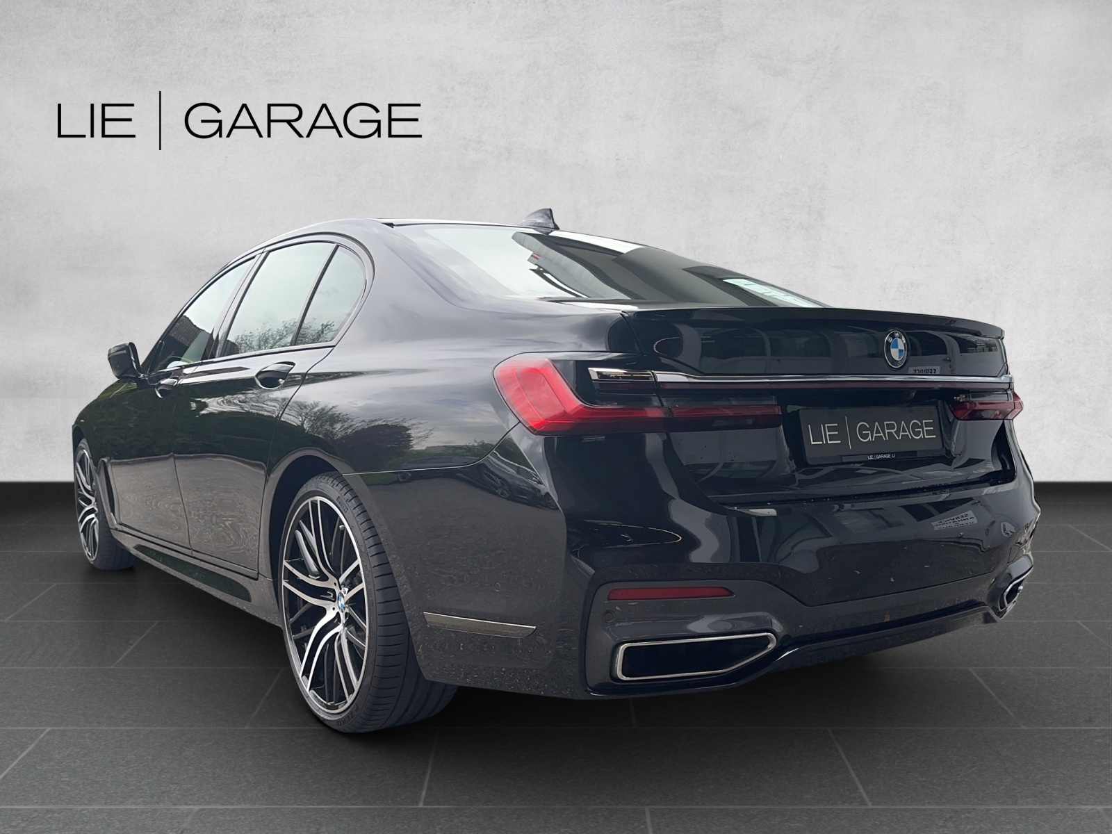BMW 750i xDrive Steptronic-image-1