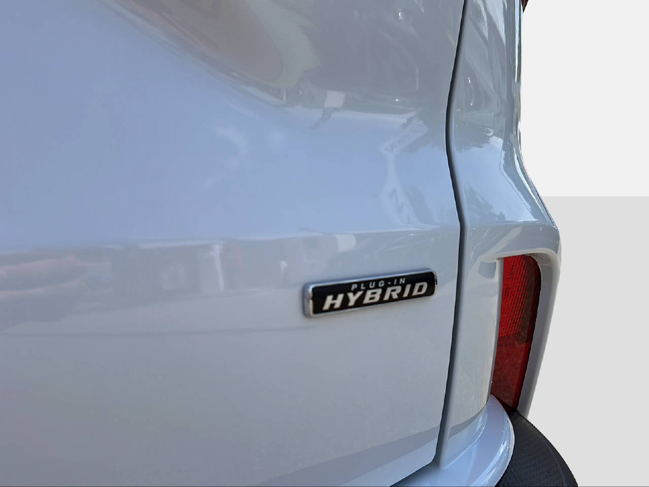 FORD Kuga 2.5 Plug-in Hybrid Titanium-image-14