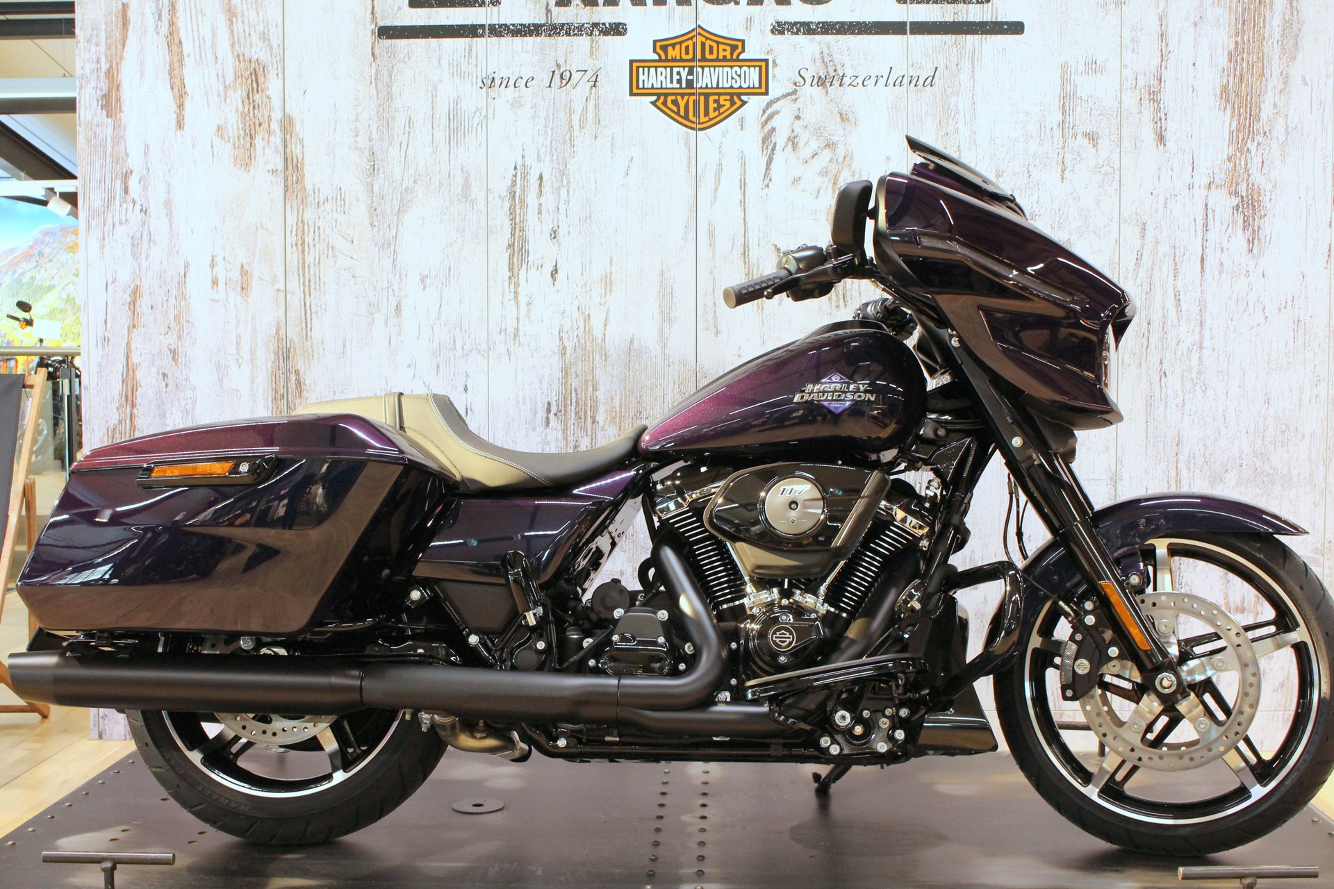 HARLEY-DAVIDSON FLHX Street Glide 117-showroom-element-1