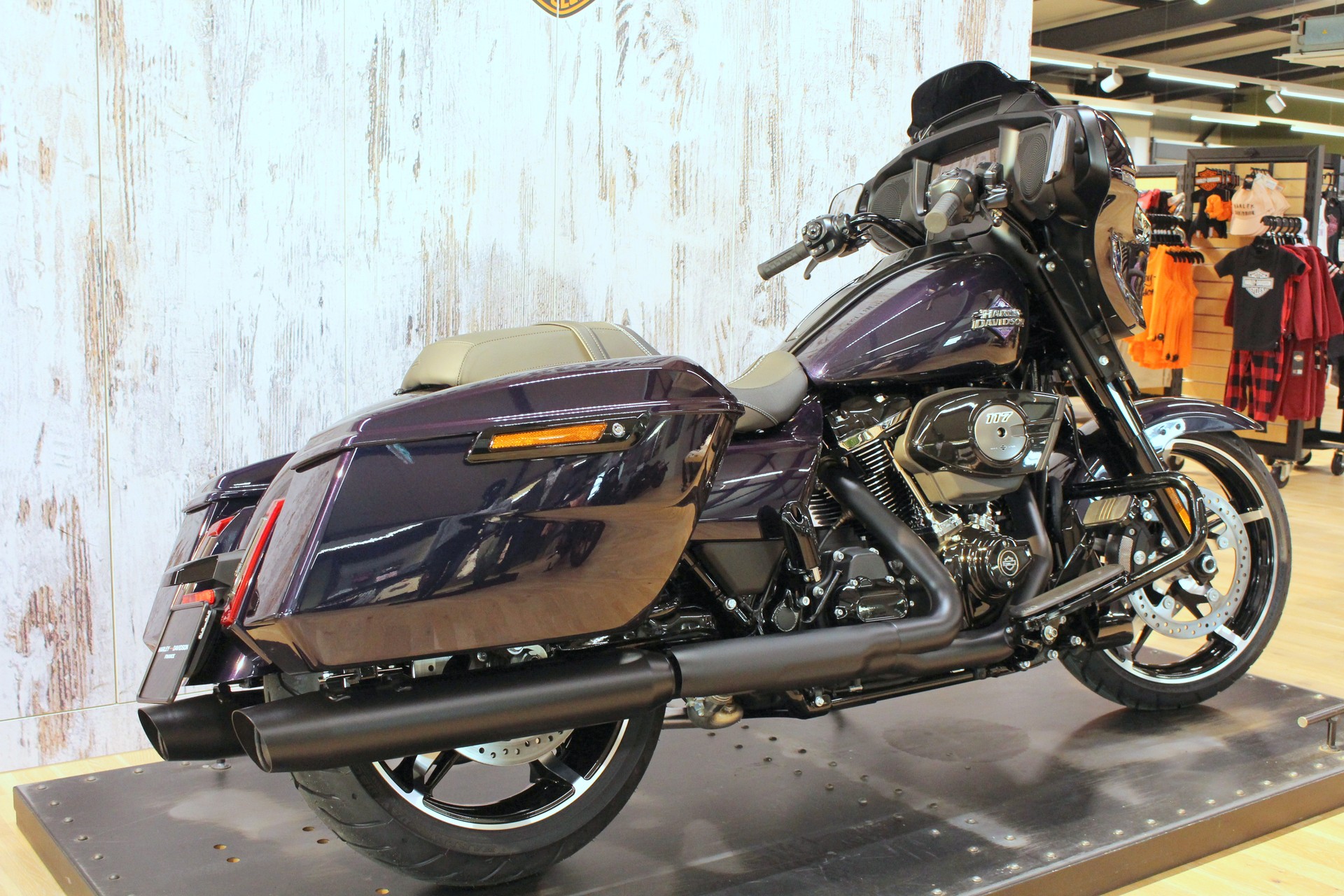 HARLEY-DAVIDSON FLHX Street Glide 117-showroom-element-3