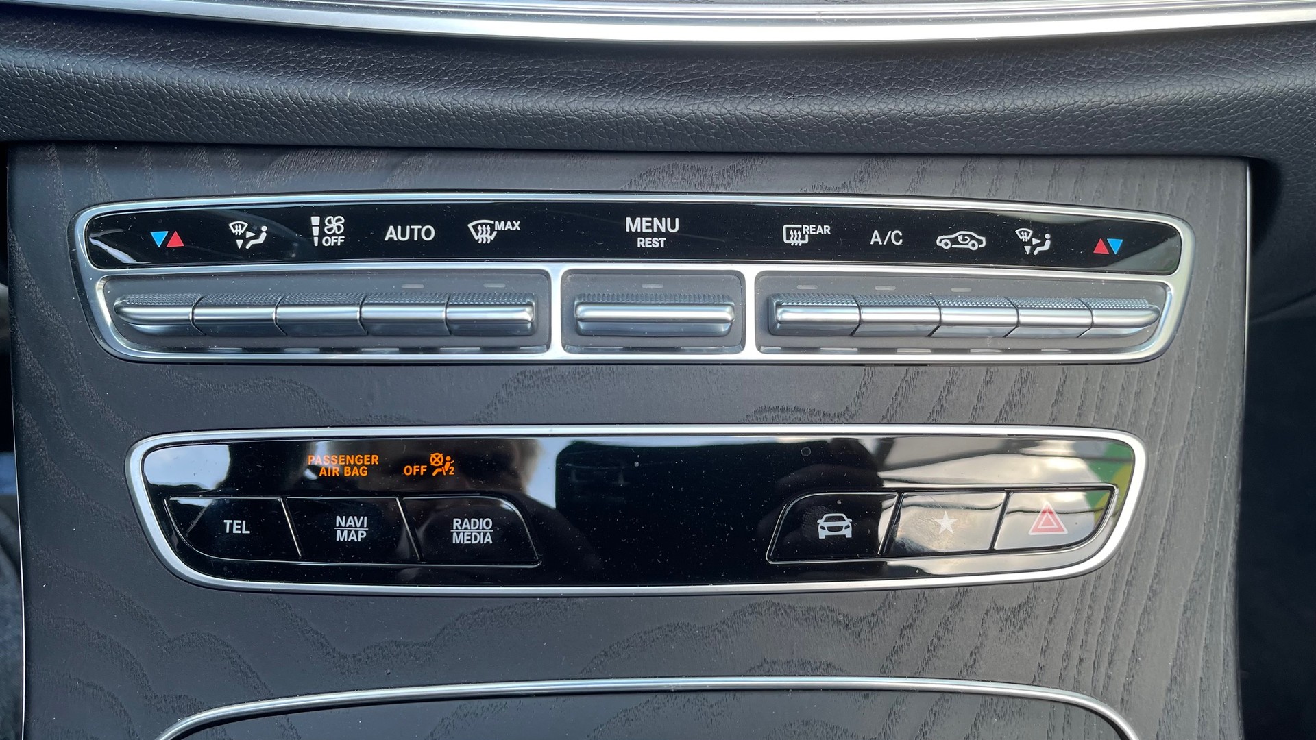 MERCEDES-BENZ E 200 Cabriolet 4Matic AMG Line 9G-Tronic-image-8