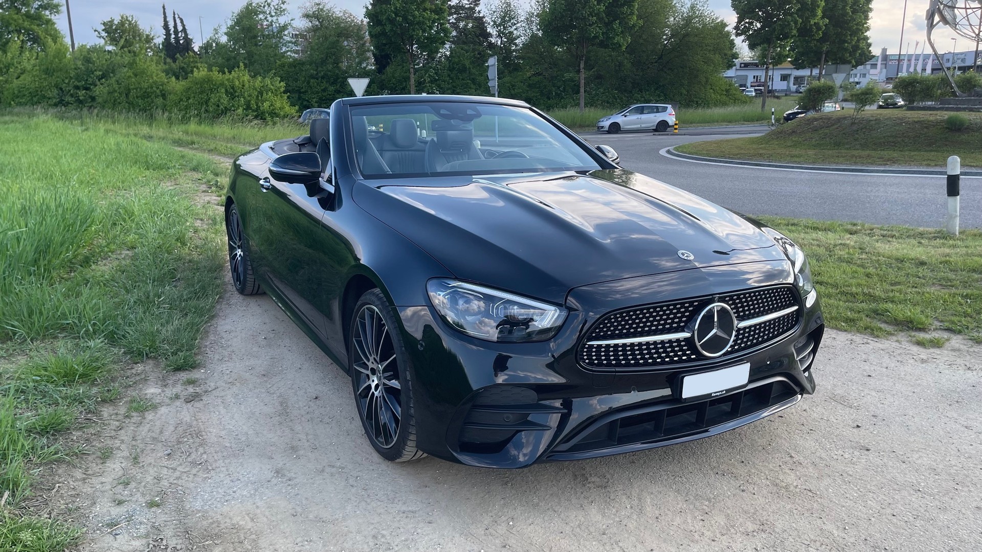 MERCEDES-BENZ E 200 Cabriolet 4Matic AMG Line 9G-Tronic-image-4