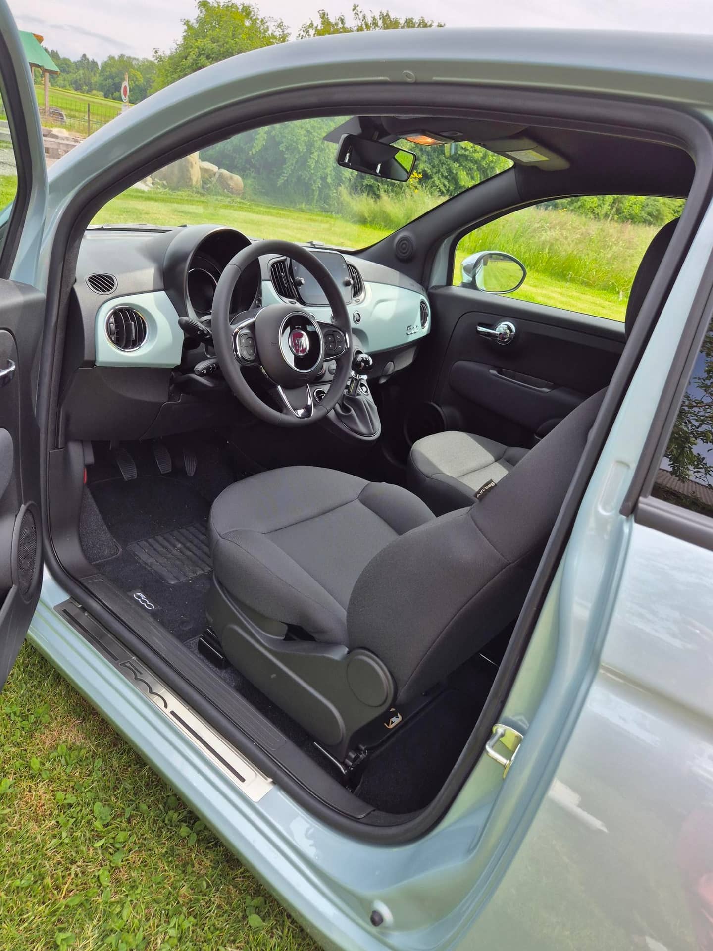 FIAT 500 1 . 0 Hybrid Swiss Edition-image-9