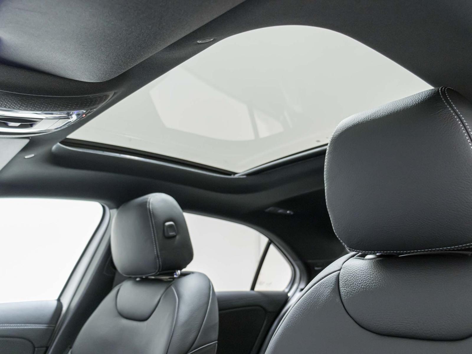 MERCEDES-BENZ A 35 AMG 4MATIC+-image-9