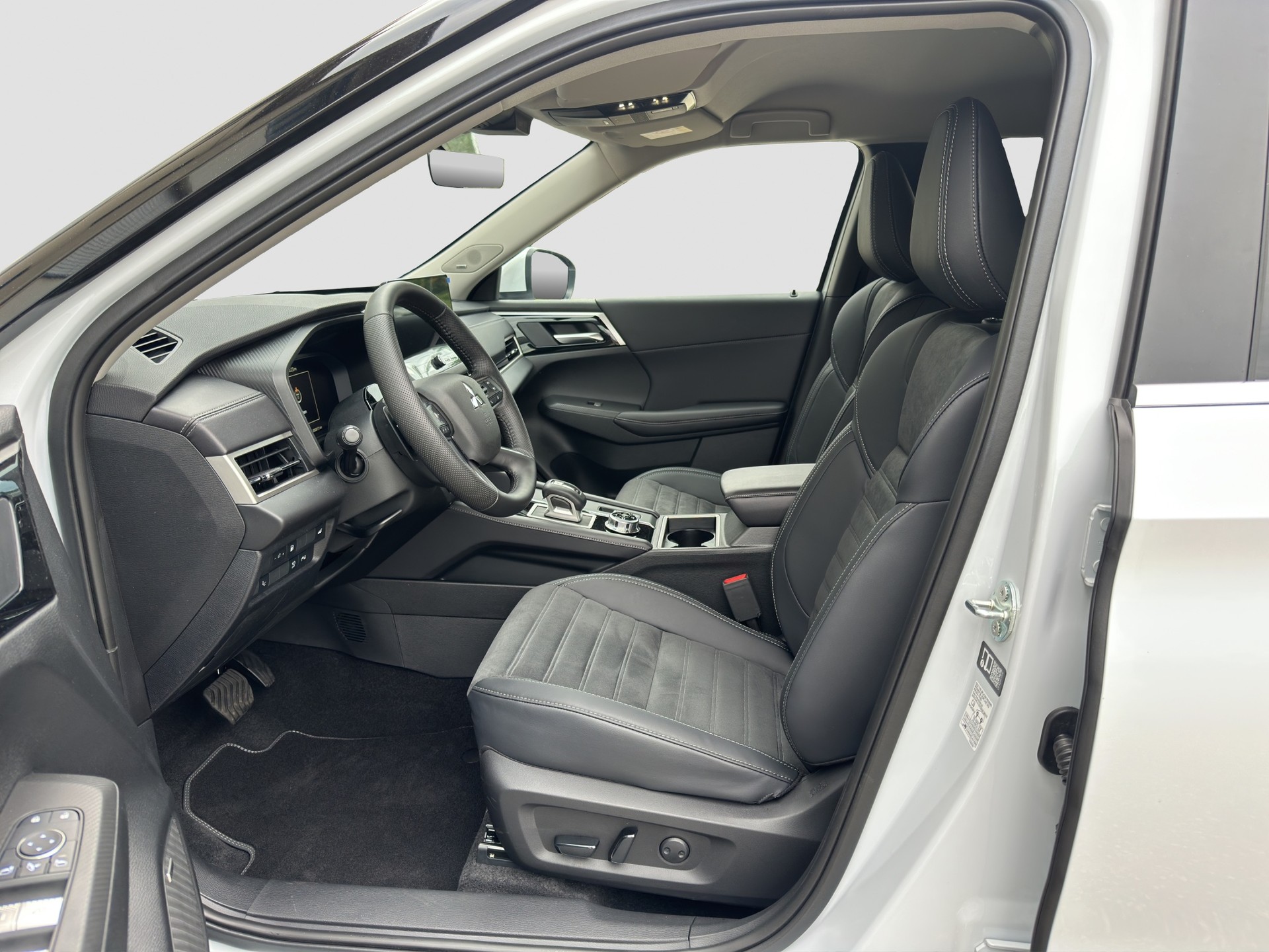 MITSUBISHI Outlander 2.4 PHEV Intense 4WD Automatic-image-8