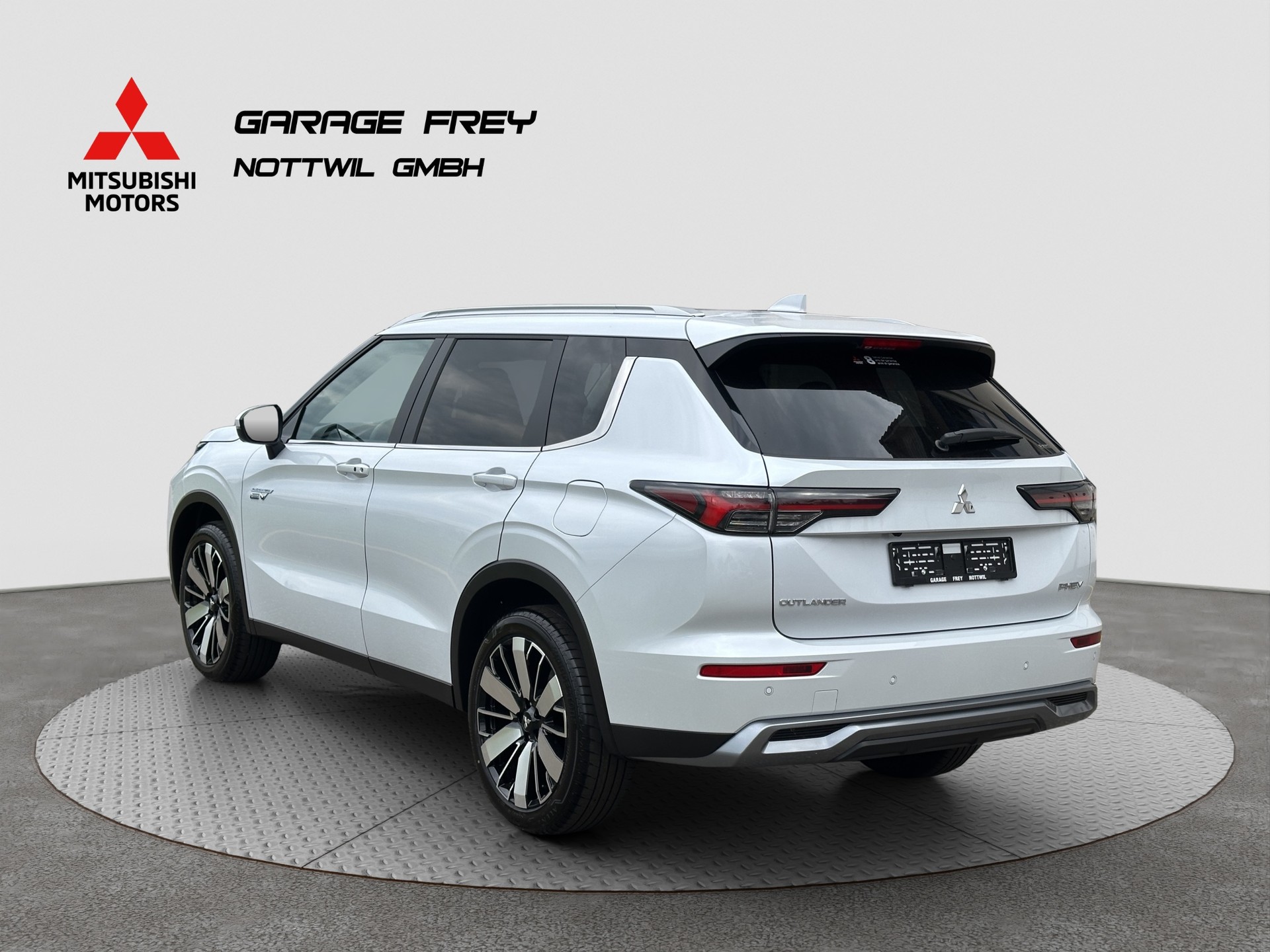 MITSUBISHI Outlander 2.4 PHEV Intense 4WD Automatic-image-4