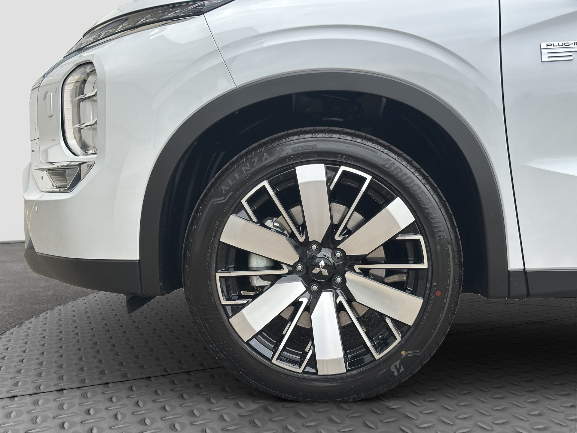 MITSUBISHI Outlander 2.4 PHEV Intense 4WD Automatic-image-18