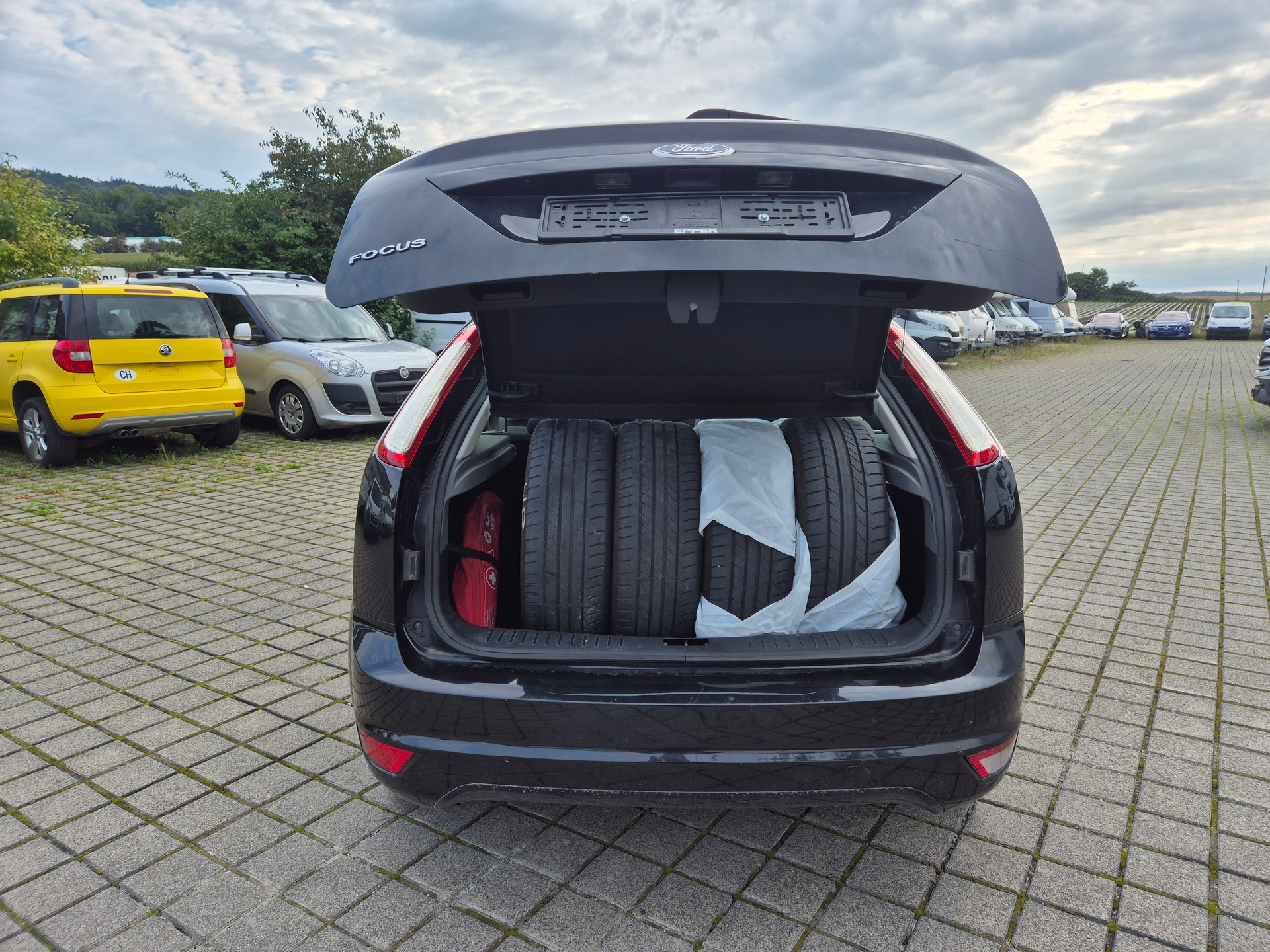 FORD Focus 1.6i Ambiente-image-8