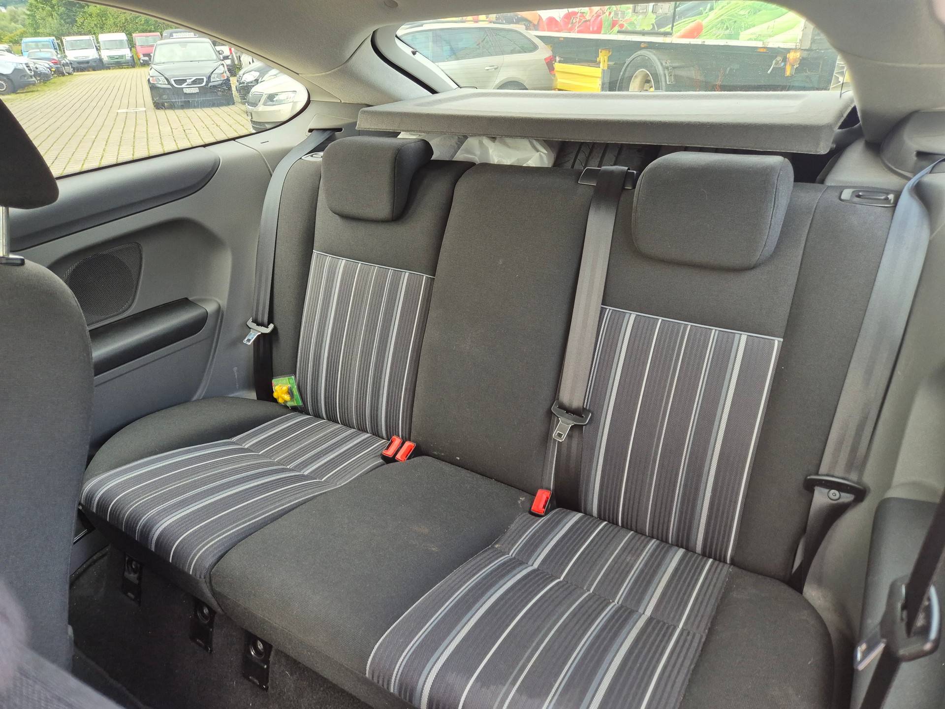 FORD Focus 1.6i Ambiente-image-10