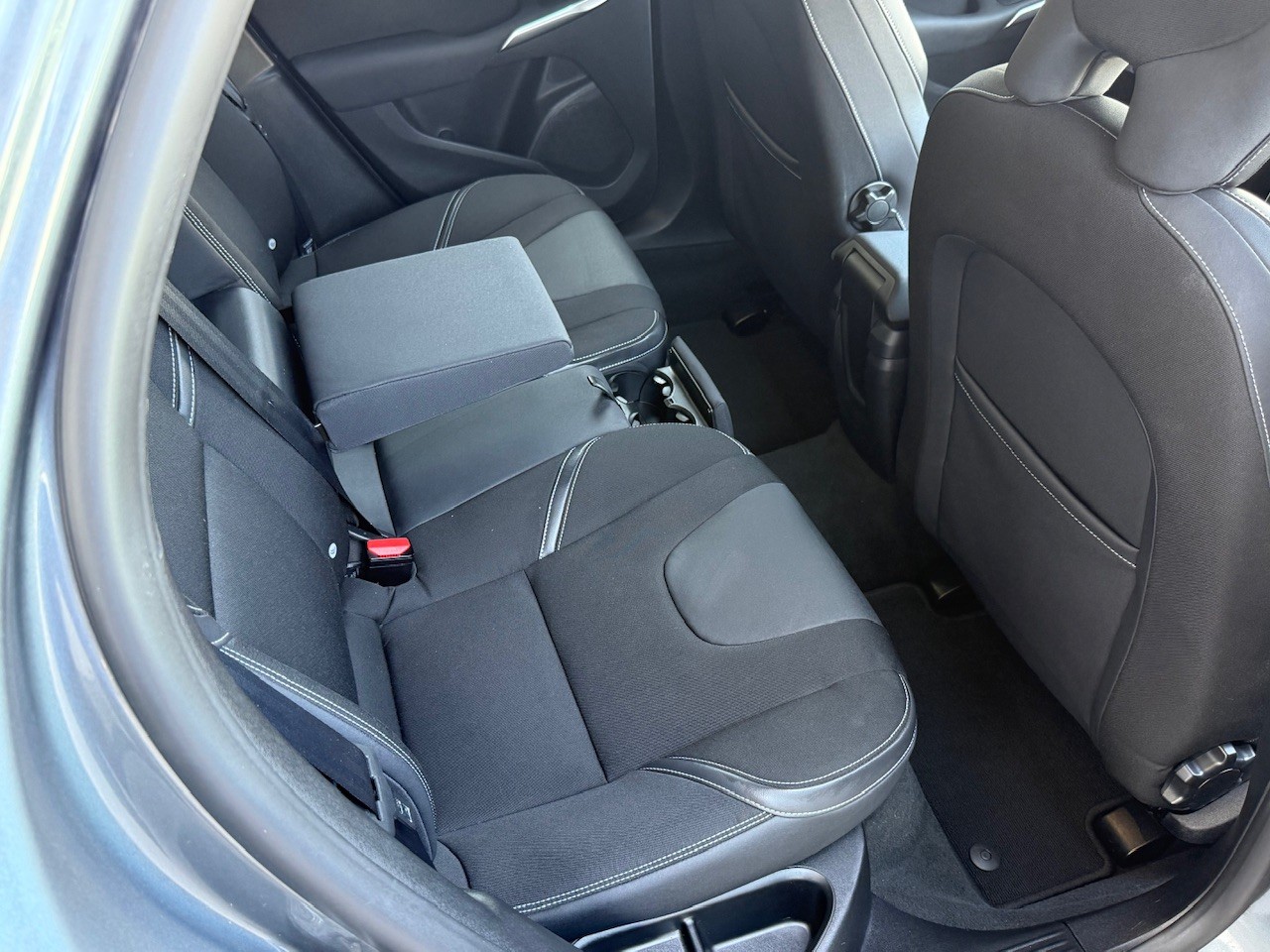 VOLVO V40 D4 Momentum Geartronic-image-9