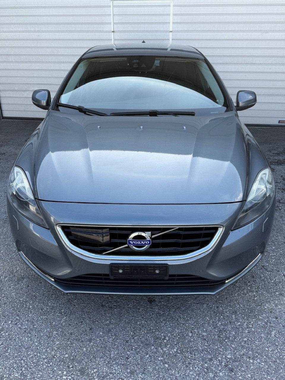 VOLVO V40 D4 Momentum Geartronic-image-2