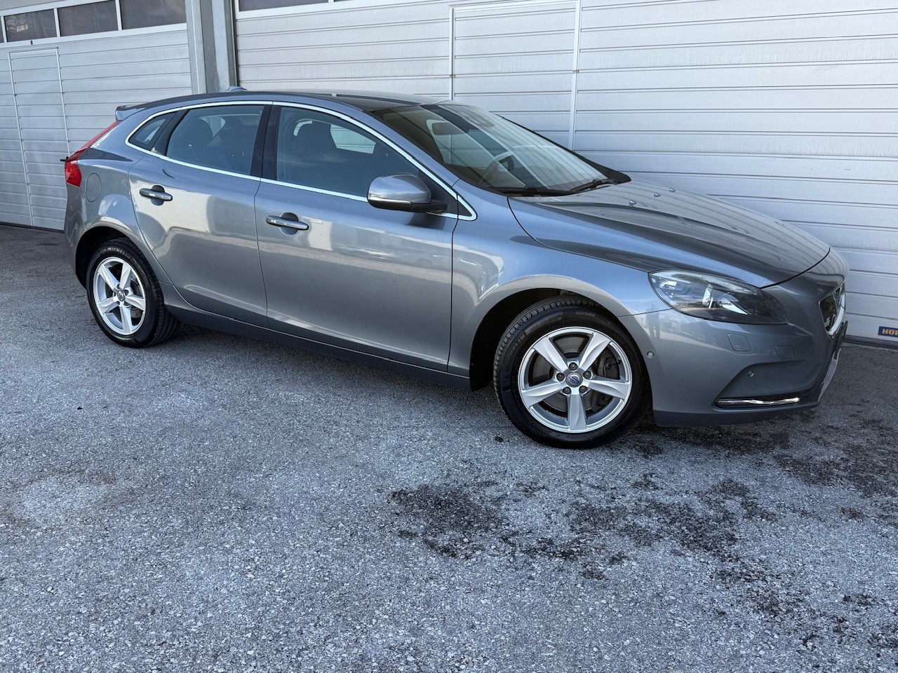 VOLVO V40 D4 Momentum Geartronic-image-3