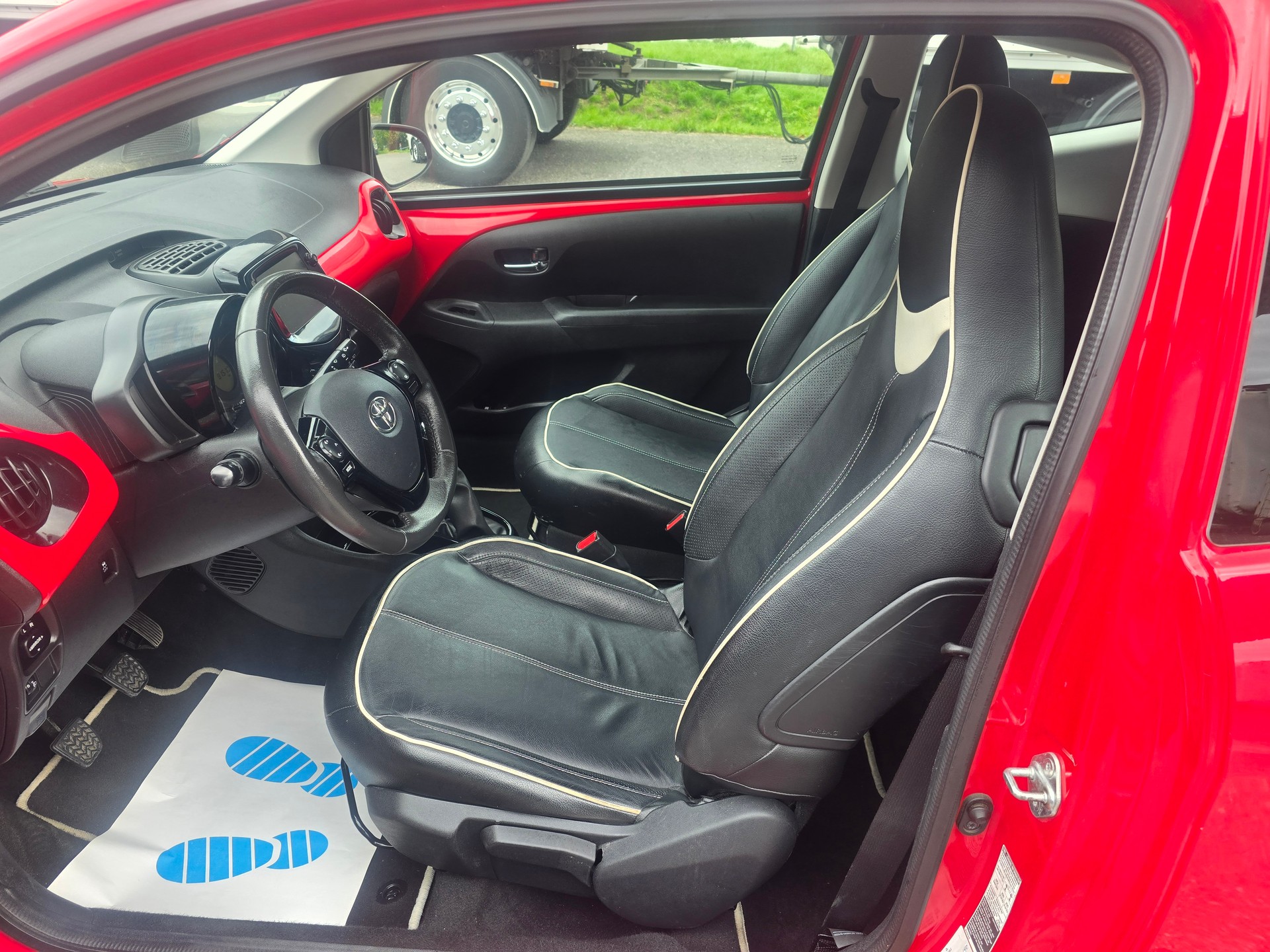 TOYOTA Aygo 1.2 VVT-i x-wave-image-12