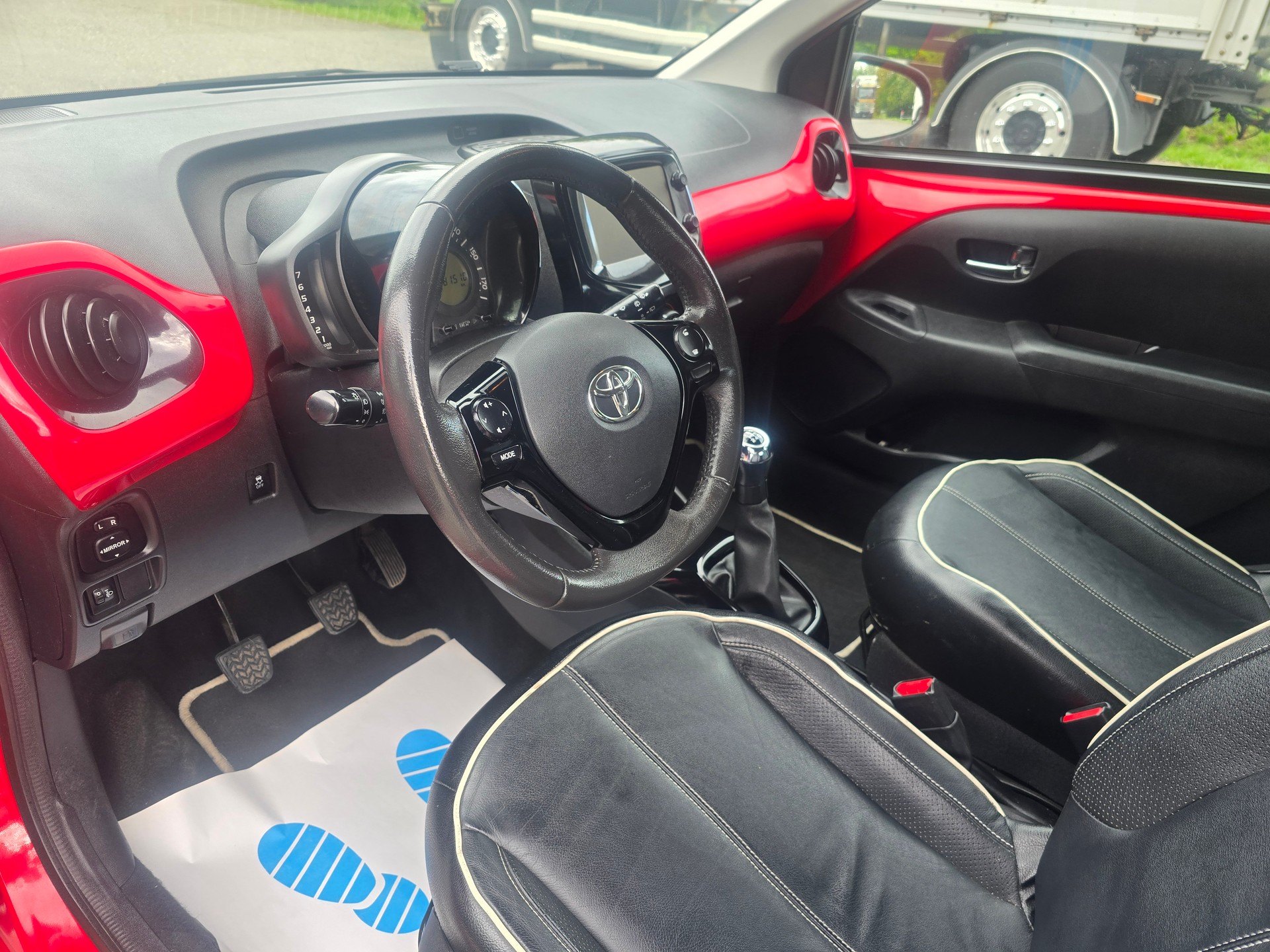 TOYOTA Aygo 1.2 VVT-i x-wave-image-13