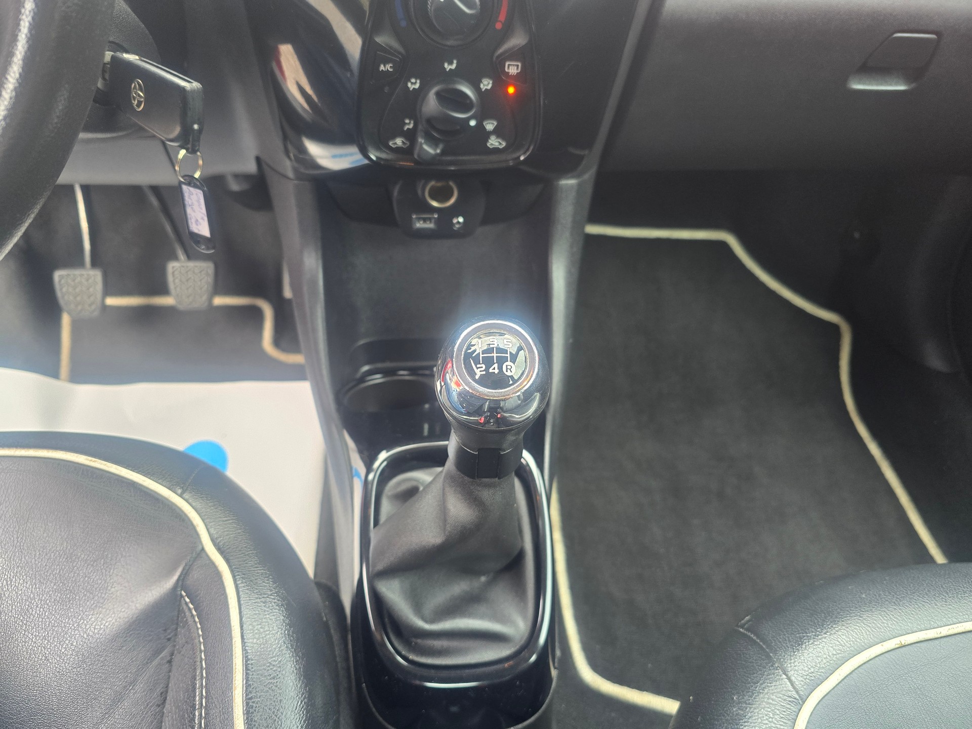 TOYOTA Aygo 1.2 VVT-i x-wave-image-18