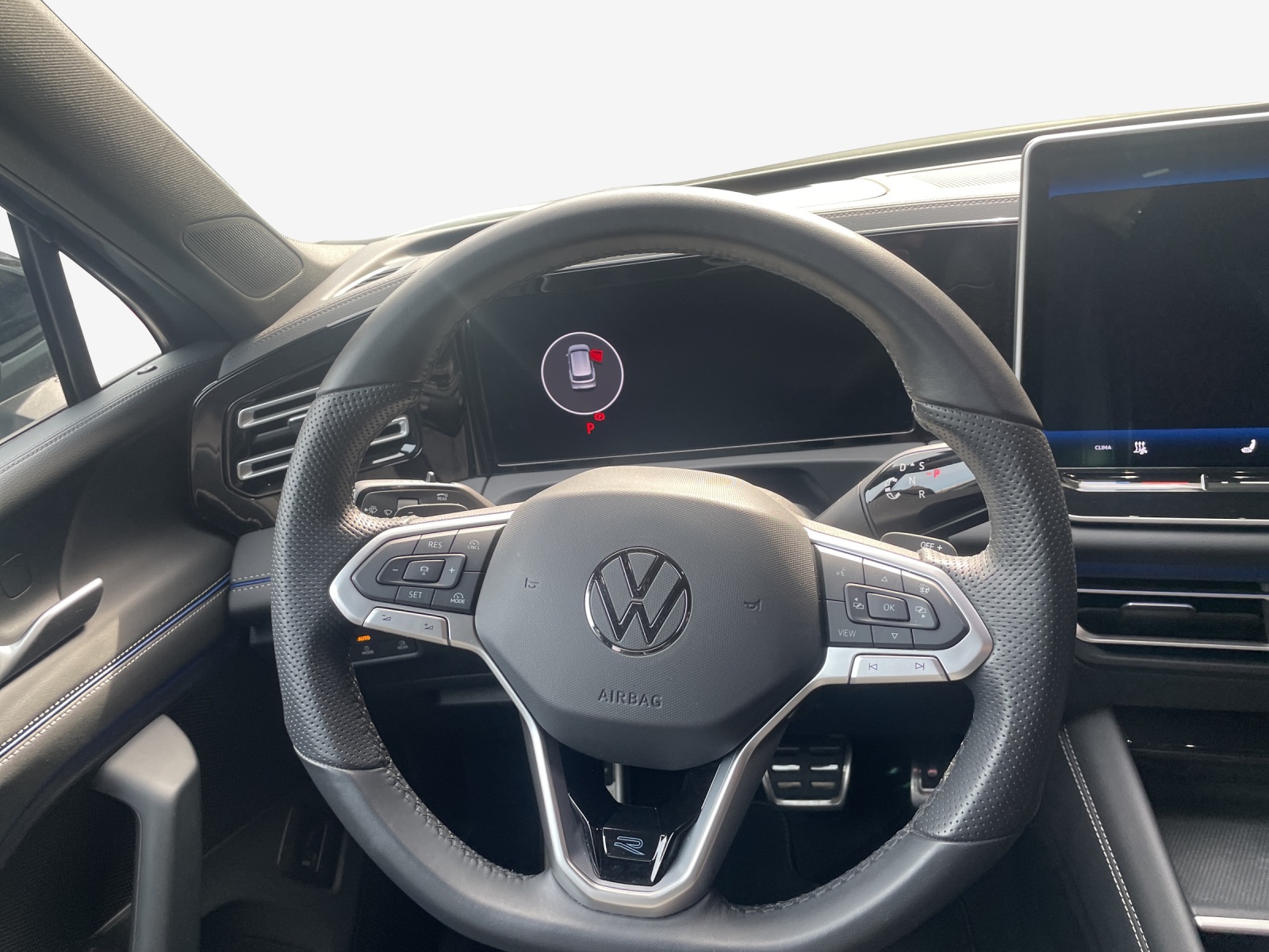 VW Tiguan 2.0 TDI SCR R-Line 4Motion DSG-image-1