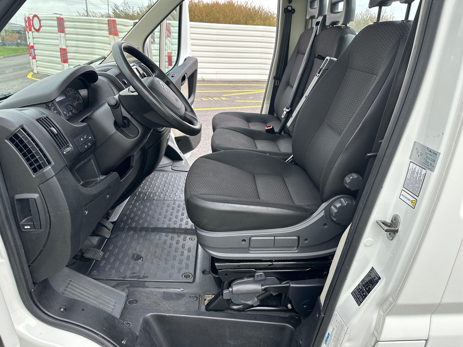 CITROEN Jumper 35 2.0 BlueHDi 160 Attraction-image-21