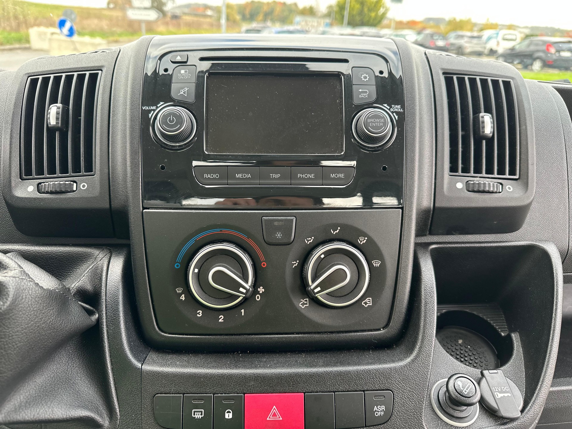 CITROEN Jumper 35 2.0 BlueHDi 160 Attraction-image-24