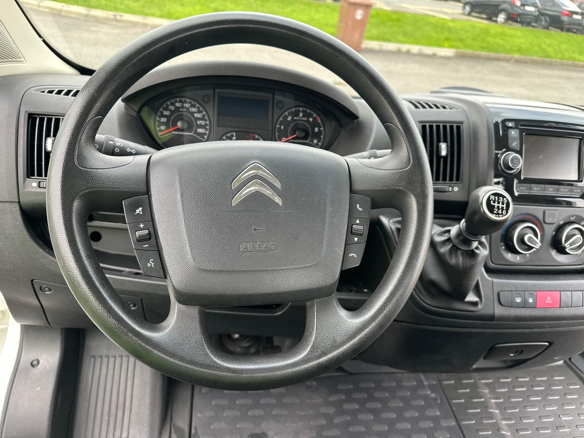 CITROEN Jumper 35 2.0 BlueHDi 160 Attraction-image-23