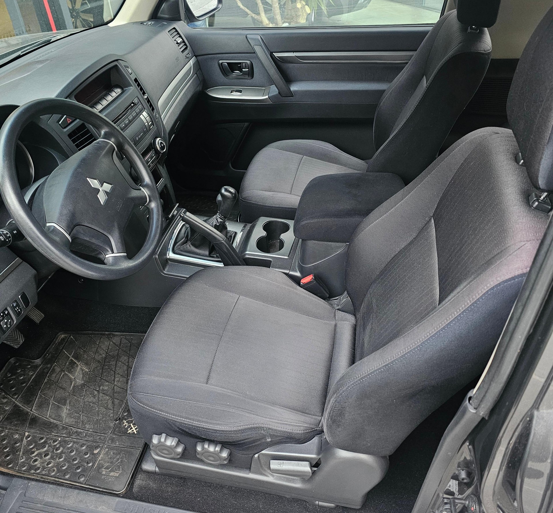 MITSUBISHI Pajero 3.2 DID Profi-image-4