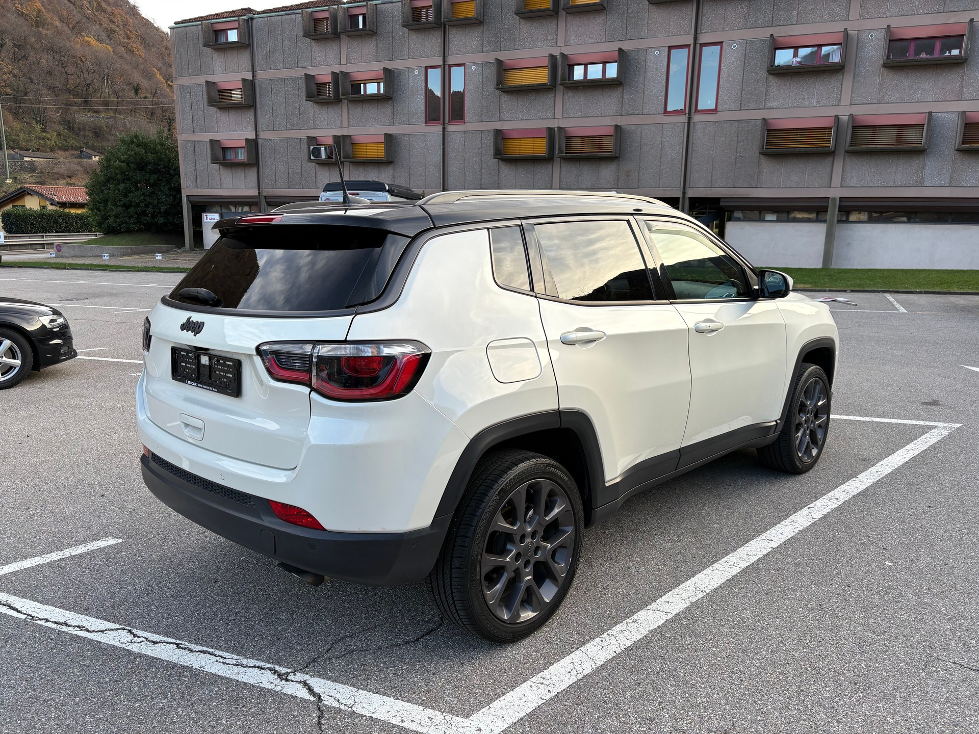 JEEP Compass 1.4 Turbo S Sport Edition AWD 9ATX-image-3