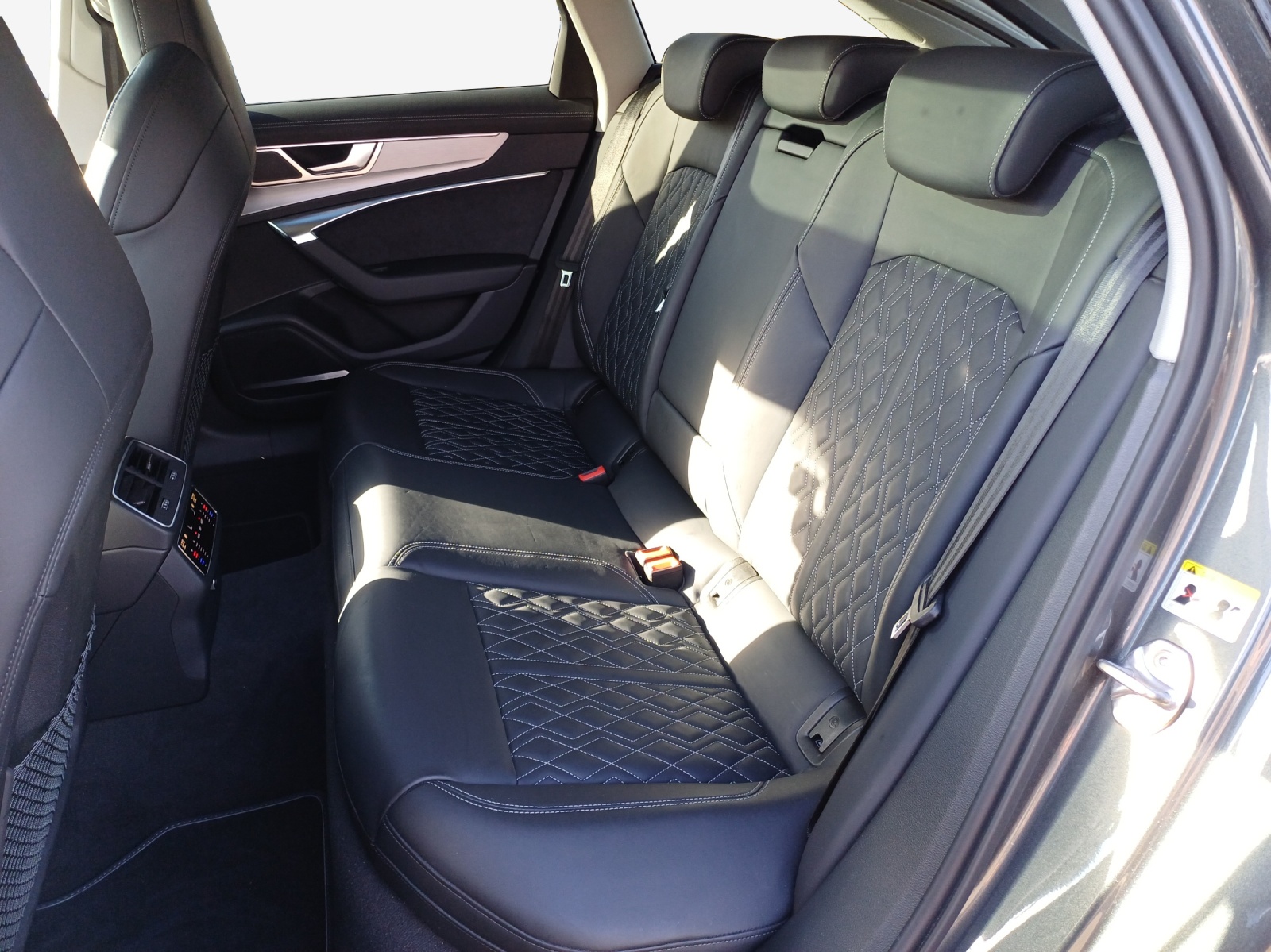 AUDI A6 Avant 55 TFSIe Sport quattro S-tronic-image-12