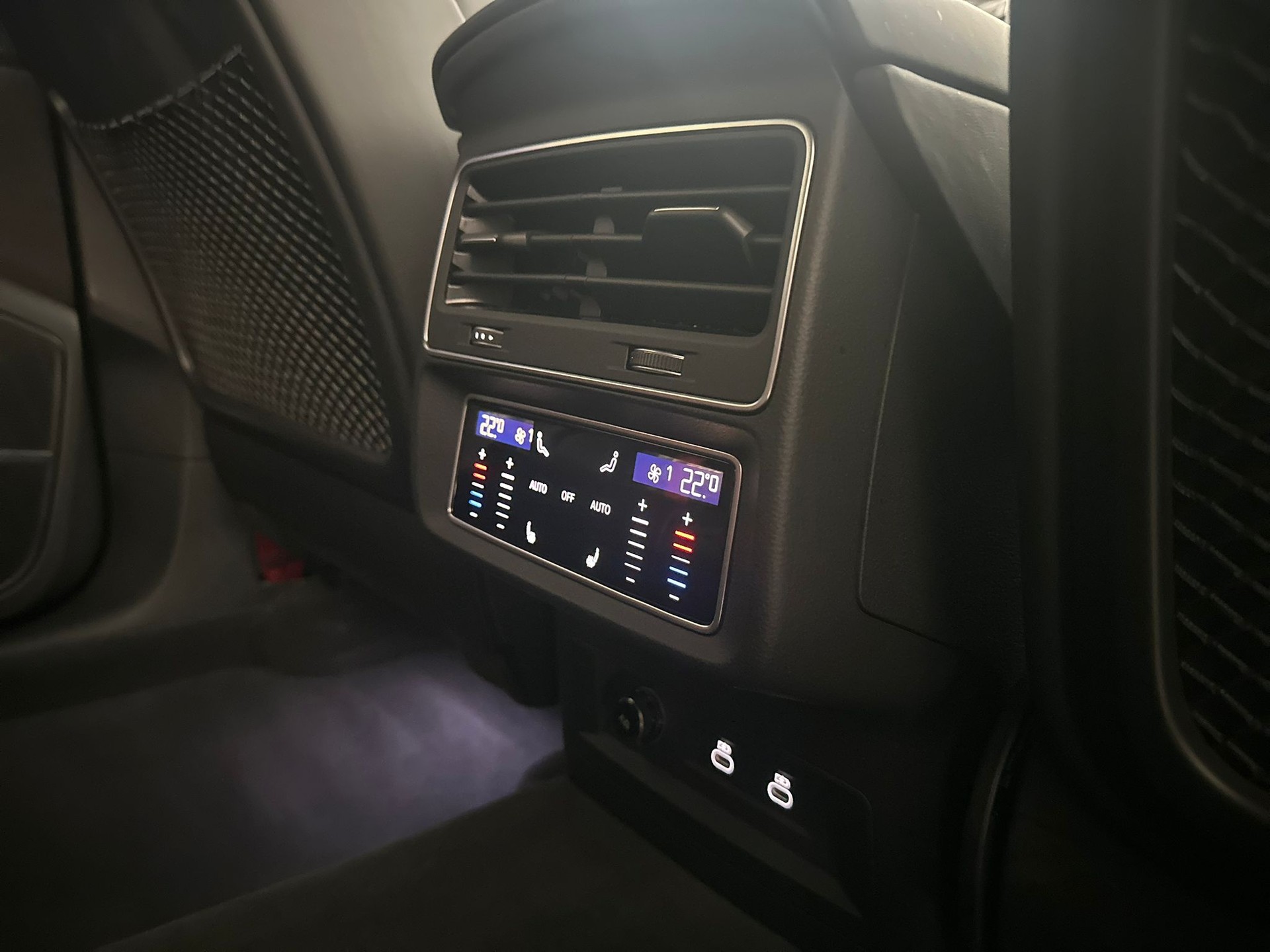 AUDI SQ8 TFSI quattro-image-12
