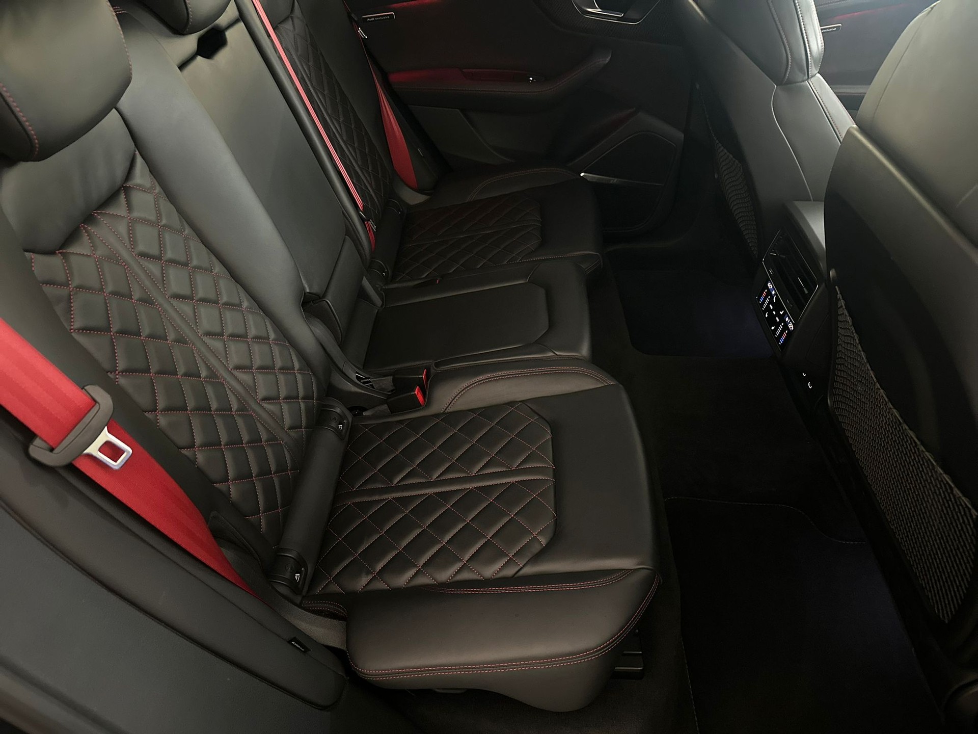 AUDI SQ8 TFSI quattro-image-11