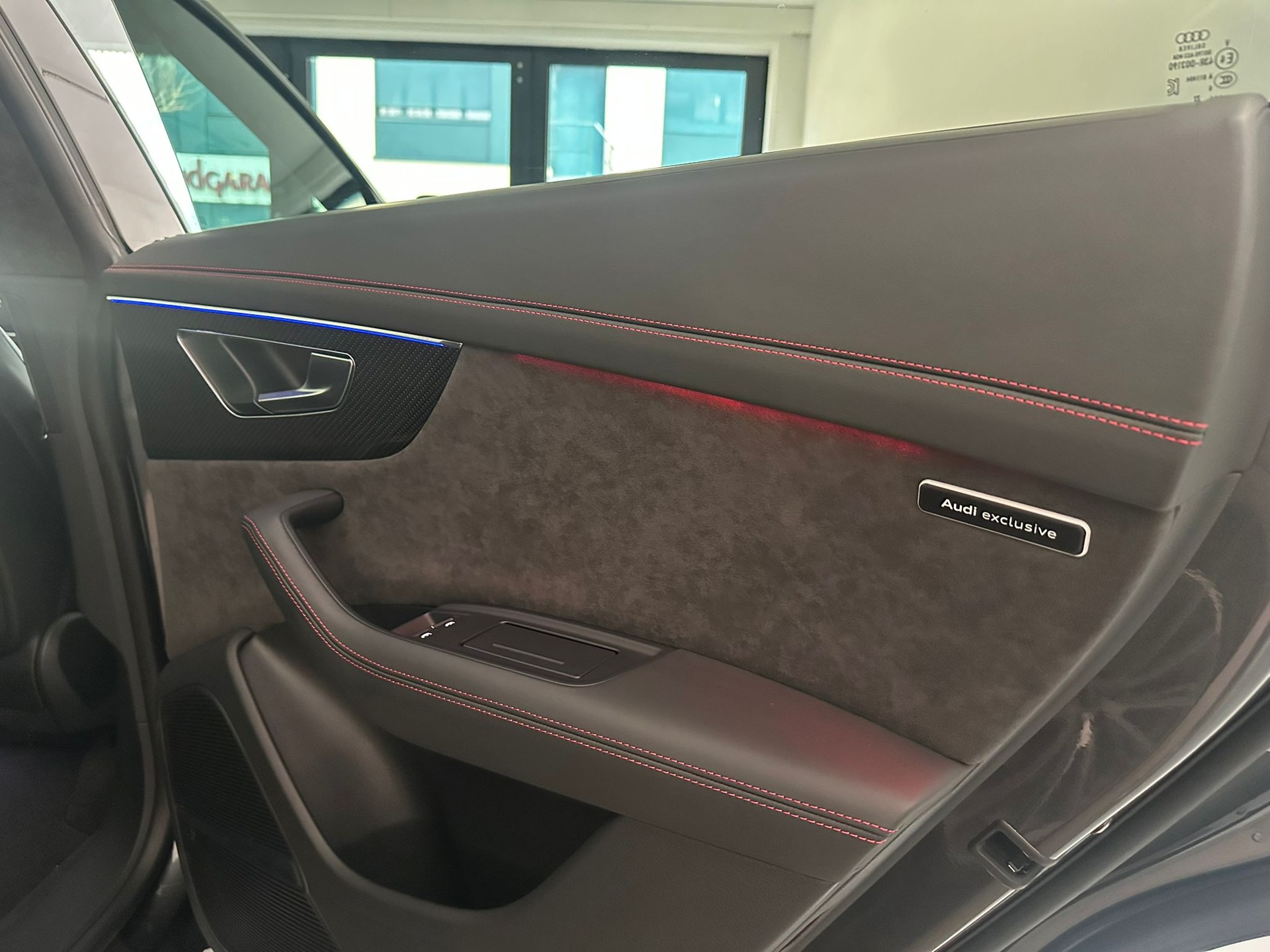 AUDI SQ8 TFSI quattro-image-13