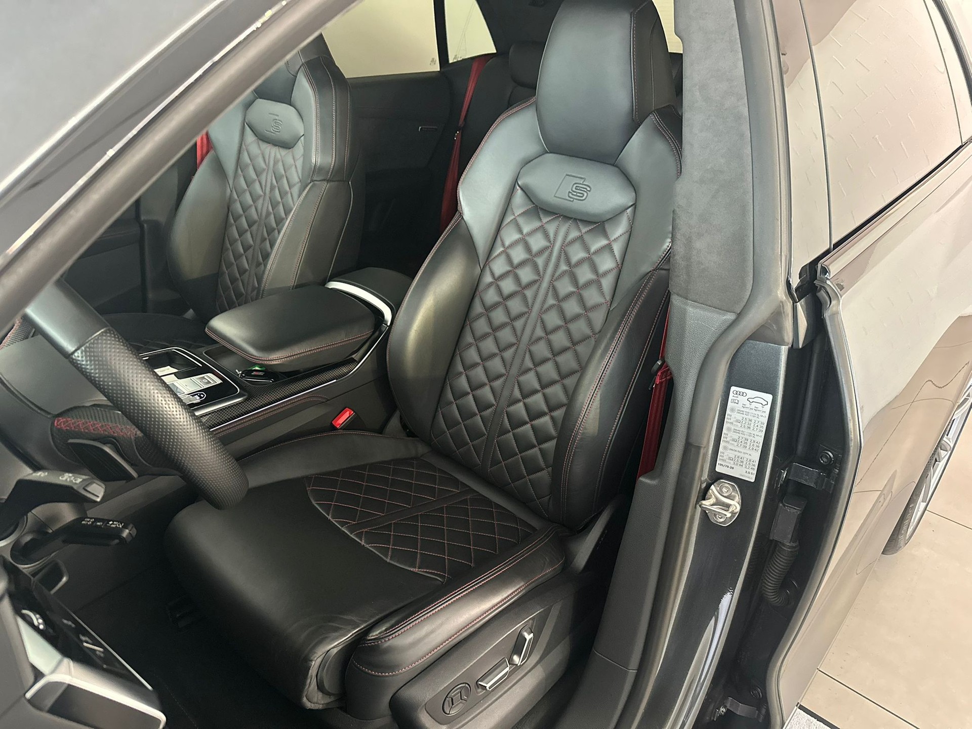 AUDI SQ8 TFSI quattro-image-5