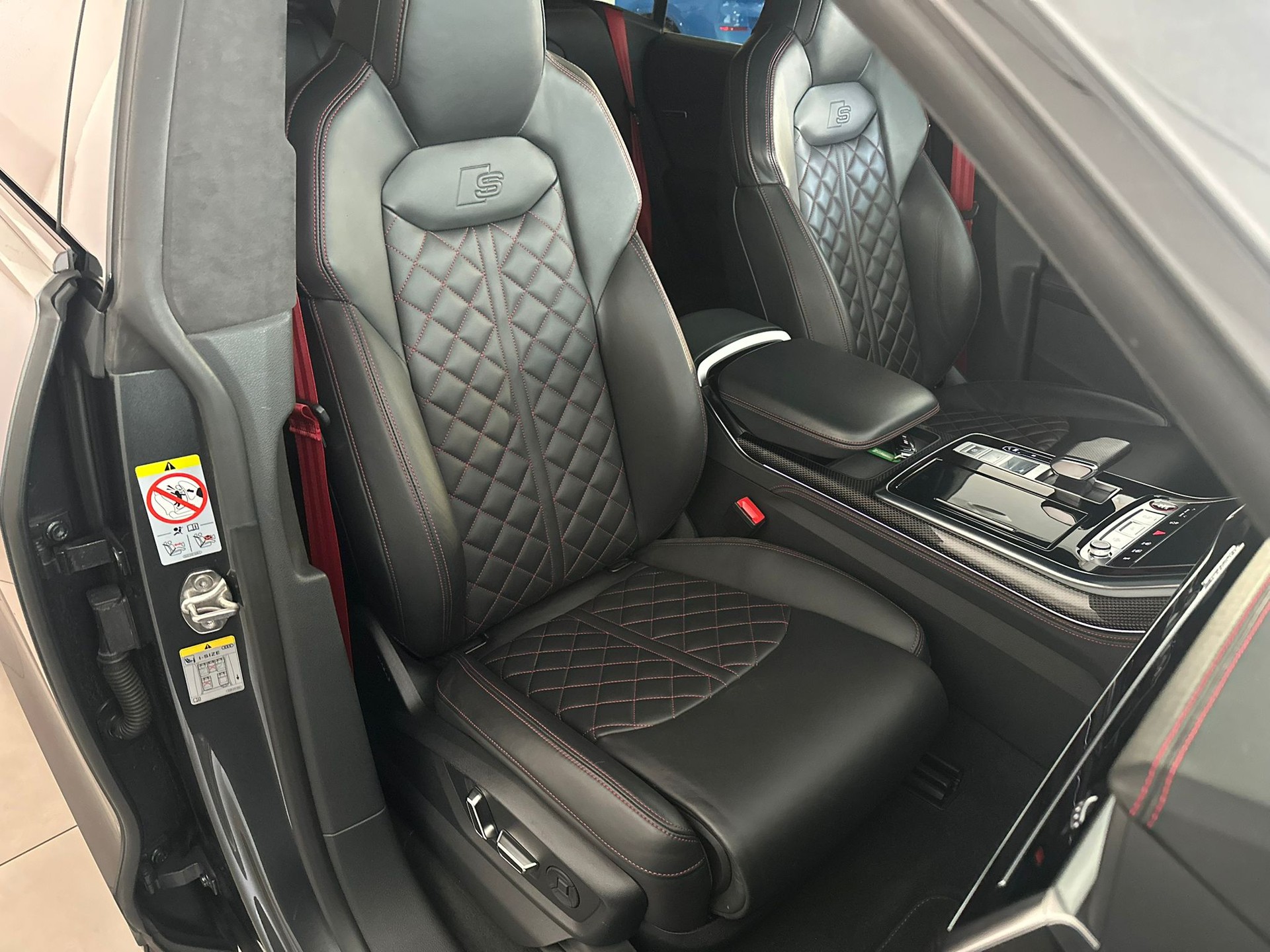AUDI SQ8 TFSI quattro-image-6