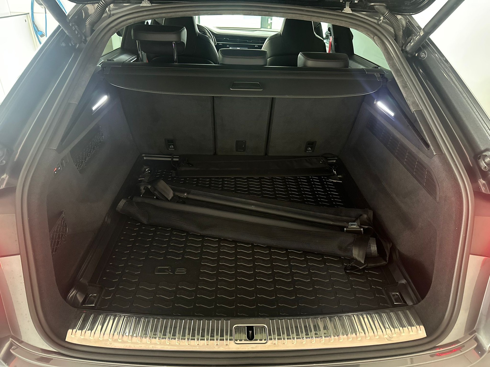 AUDI SQ8 TFSI quattro-image-4