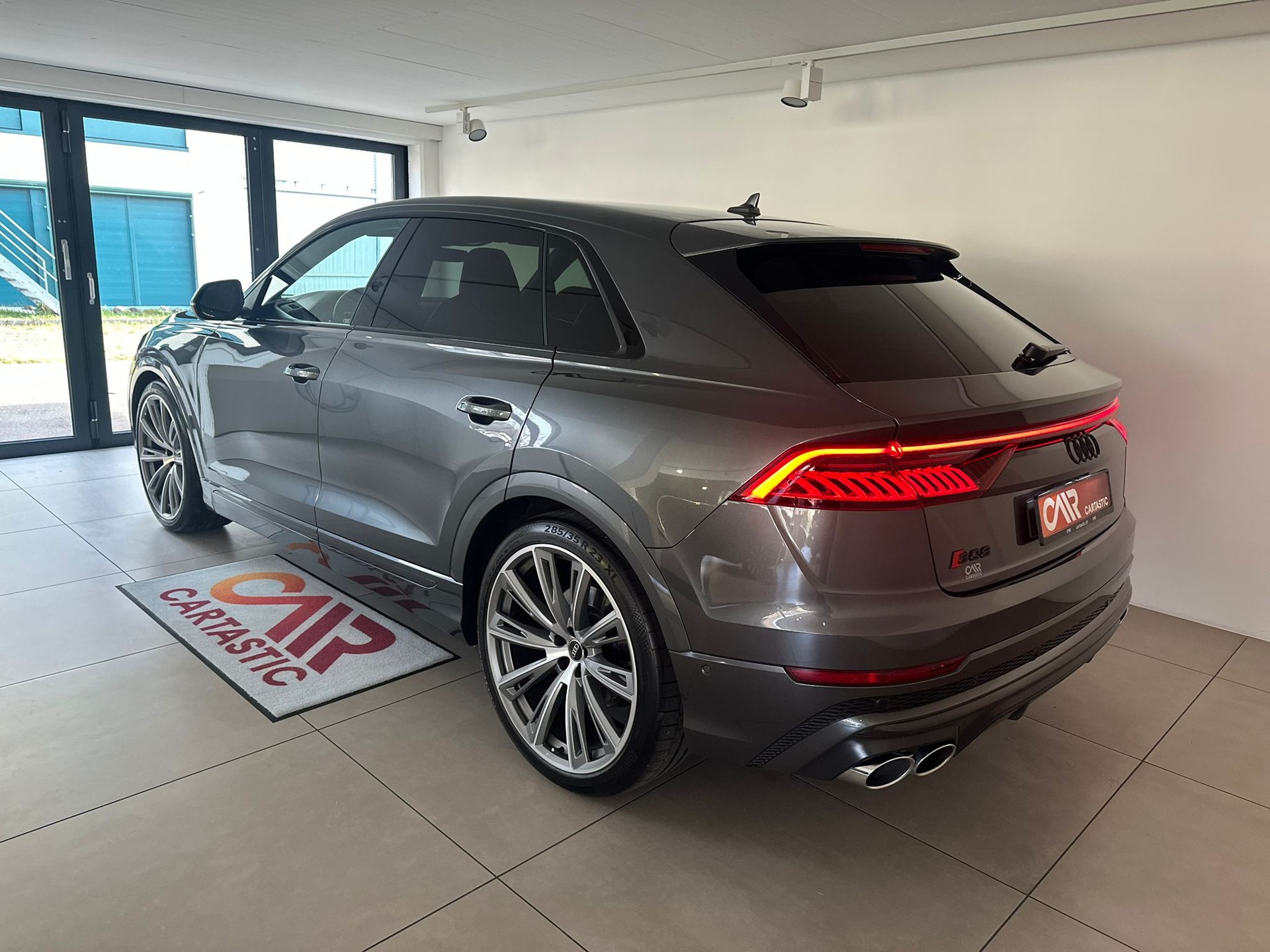 AUDI SQ8 TFSI quattro-showroom-element-2