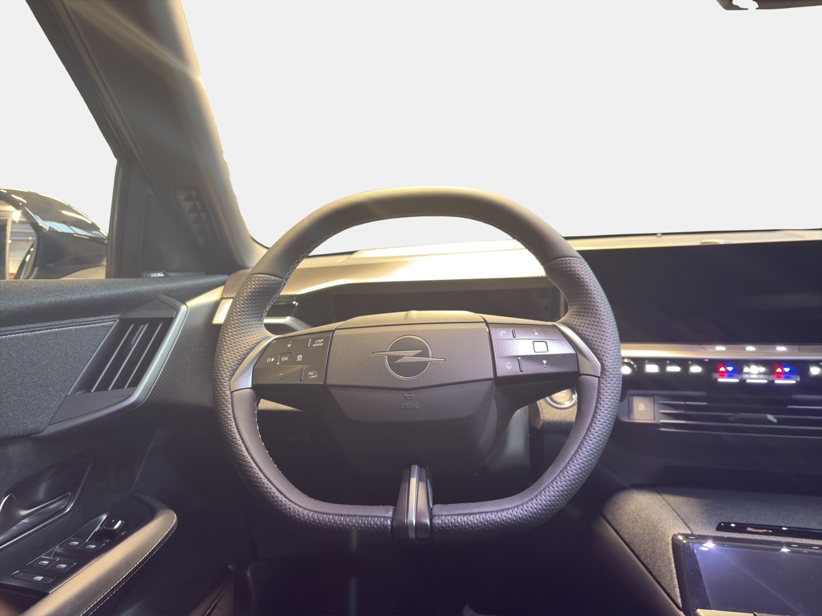 OPEL Grandland 1.6T/195 GS Hybrid-image-12
