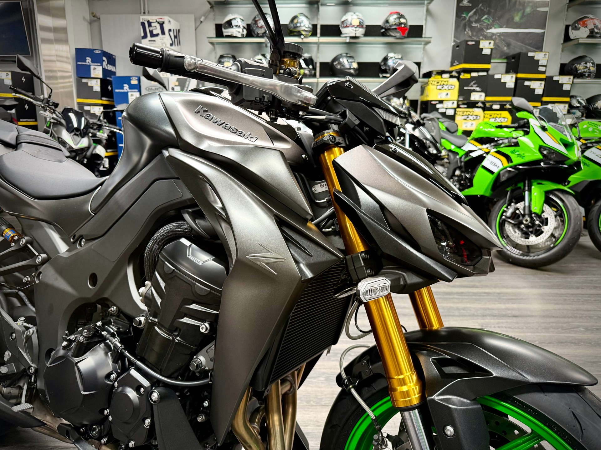 KAWASAKI NEW Z1100 SE-showroom-element-1