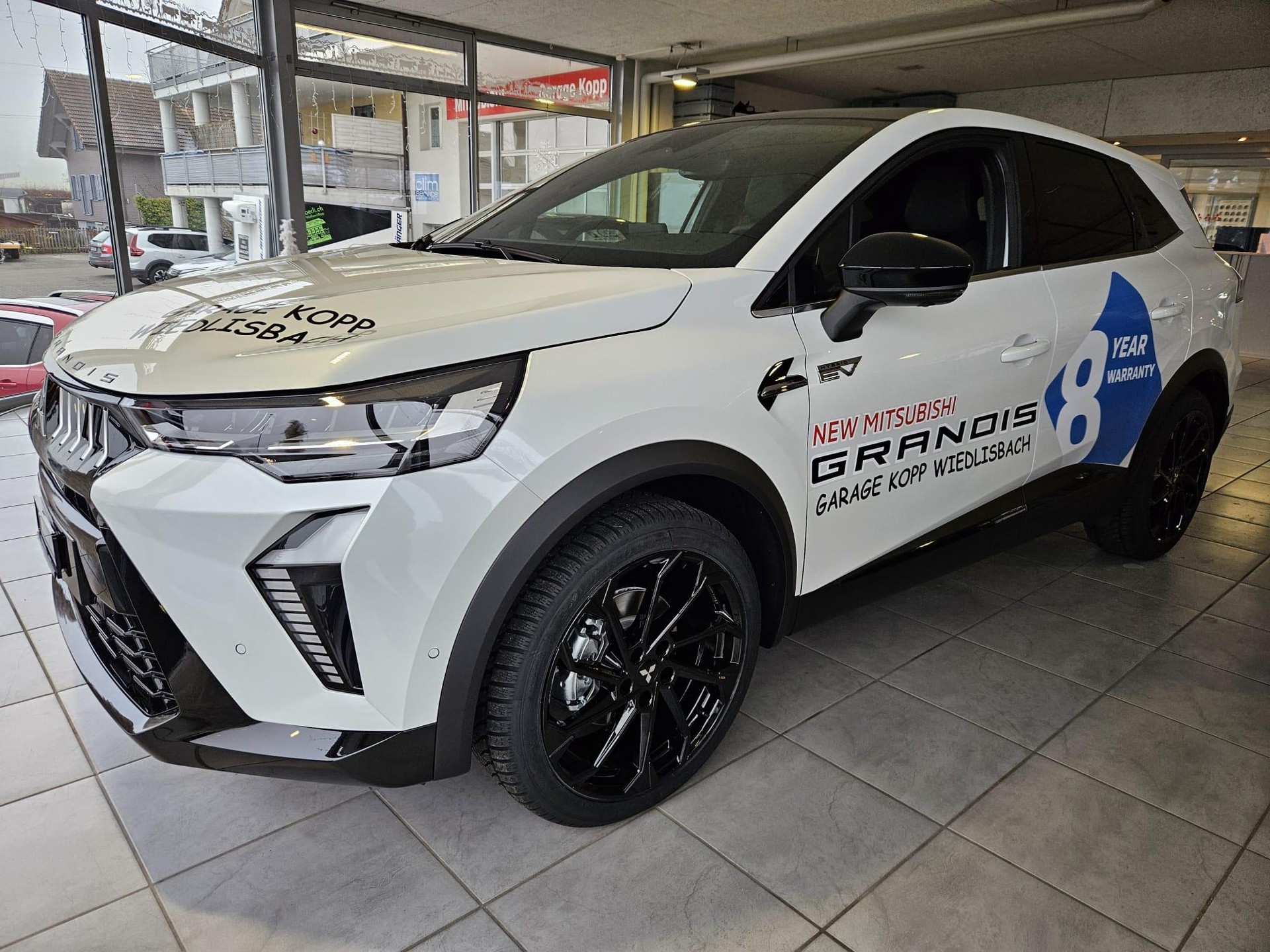 MITSUBISHI Grandis 1.8 HEV Instyle-showroom-element-1